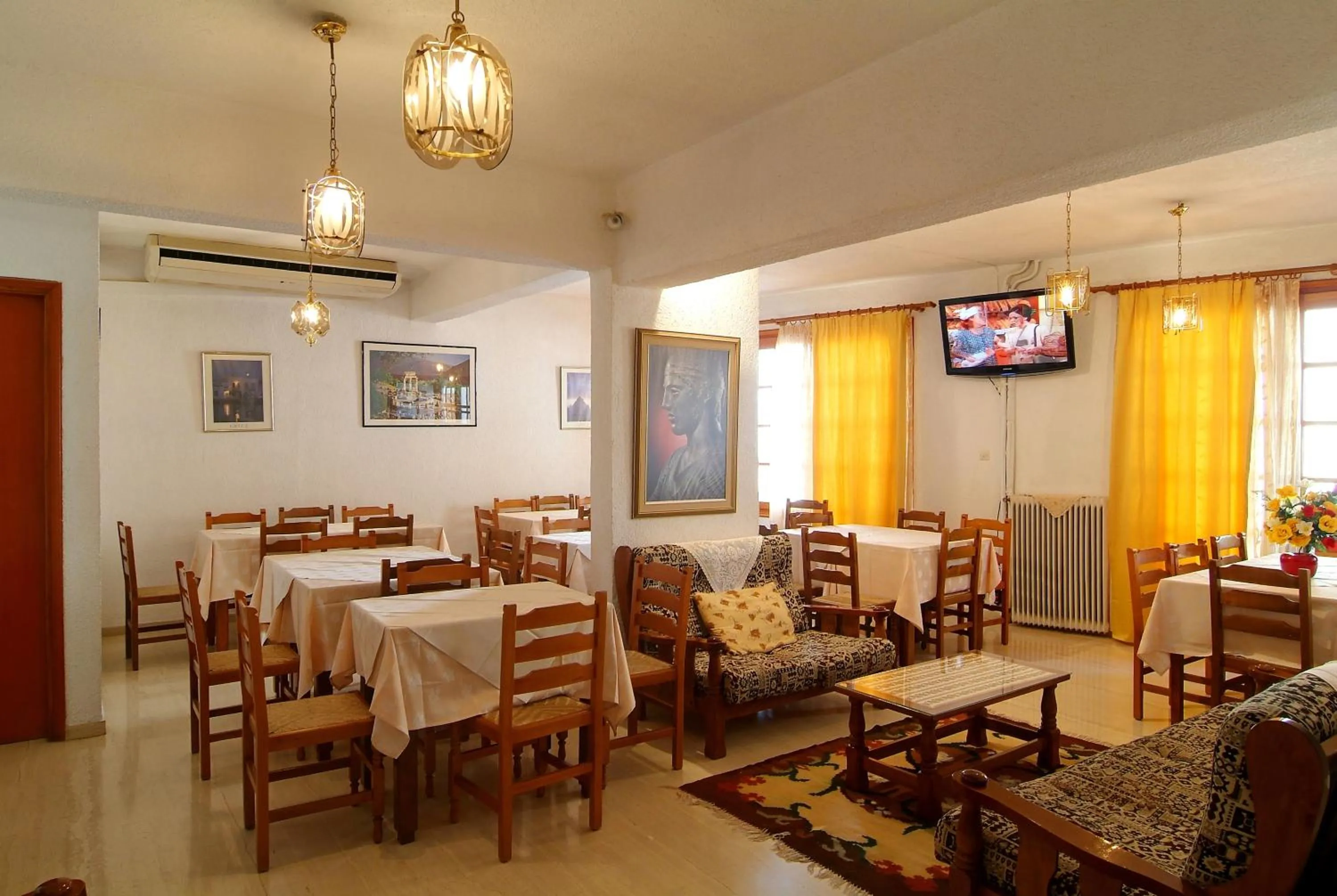 Restaurant/places to eat in Hotel Orfeas
