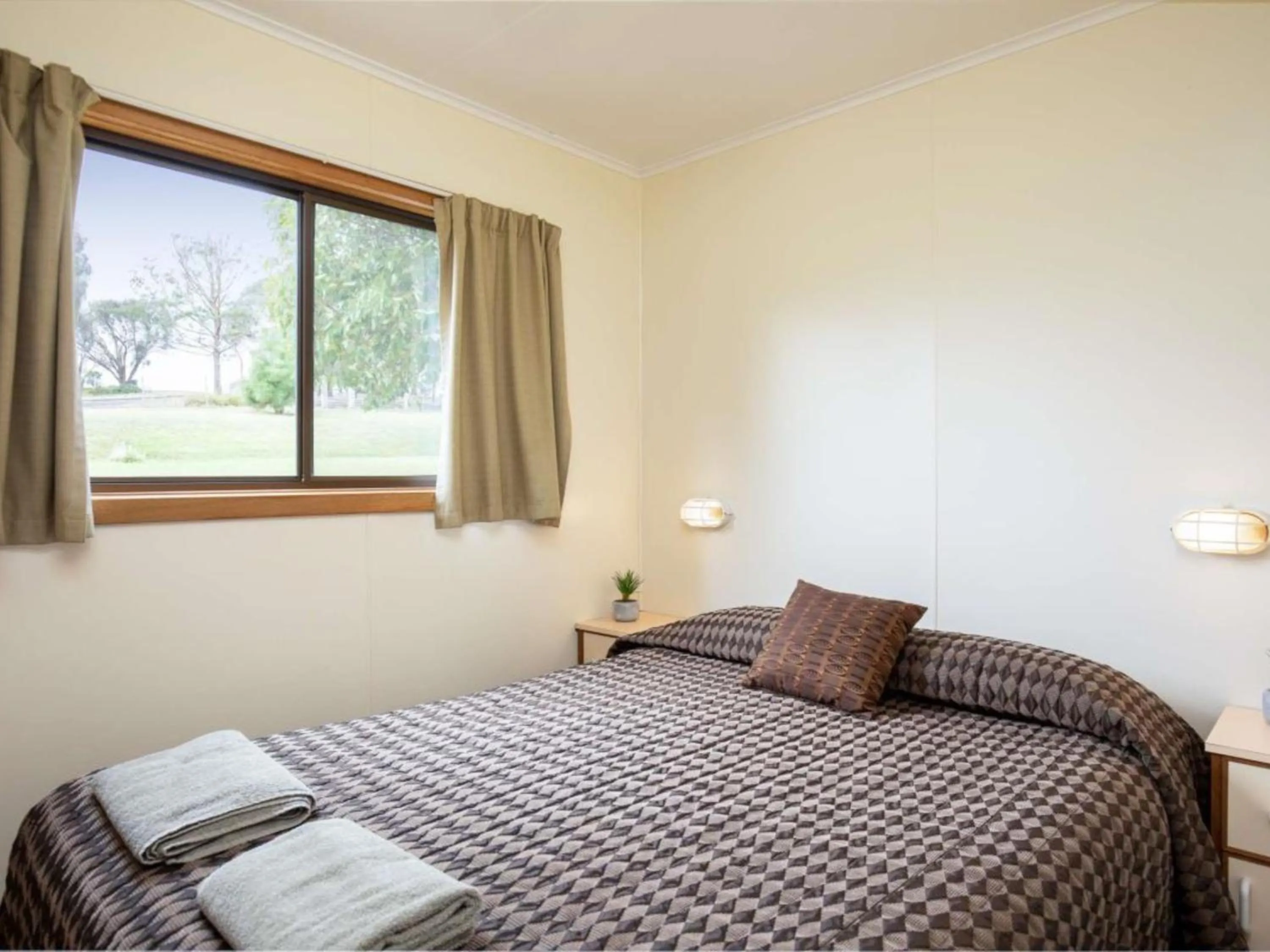 Bedroom, Bed in Blue Lake Holiday Park
