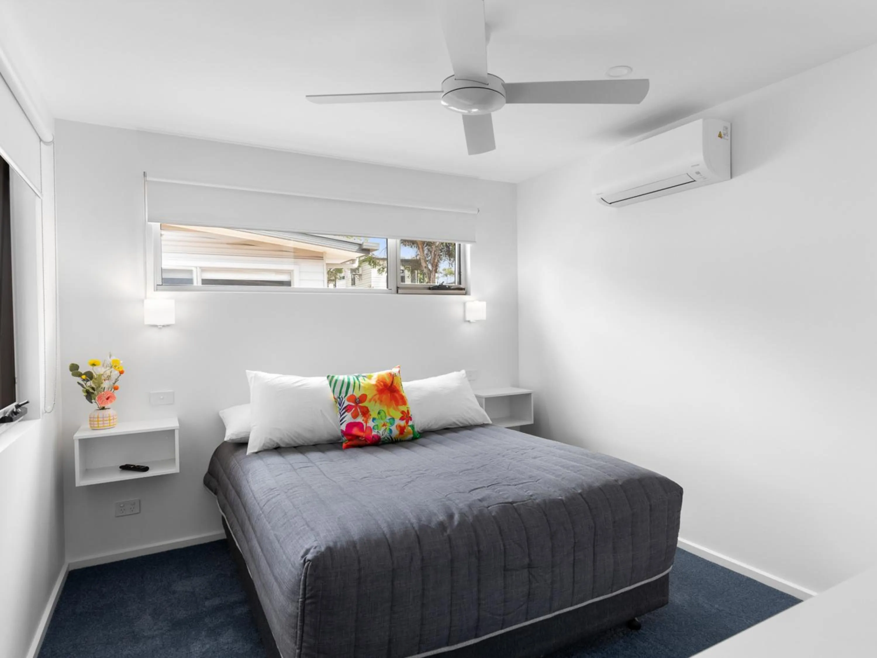 Bedroom, Bed in Blue Lake Holiday Park