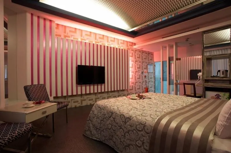 Bed in Love Star Motel