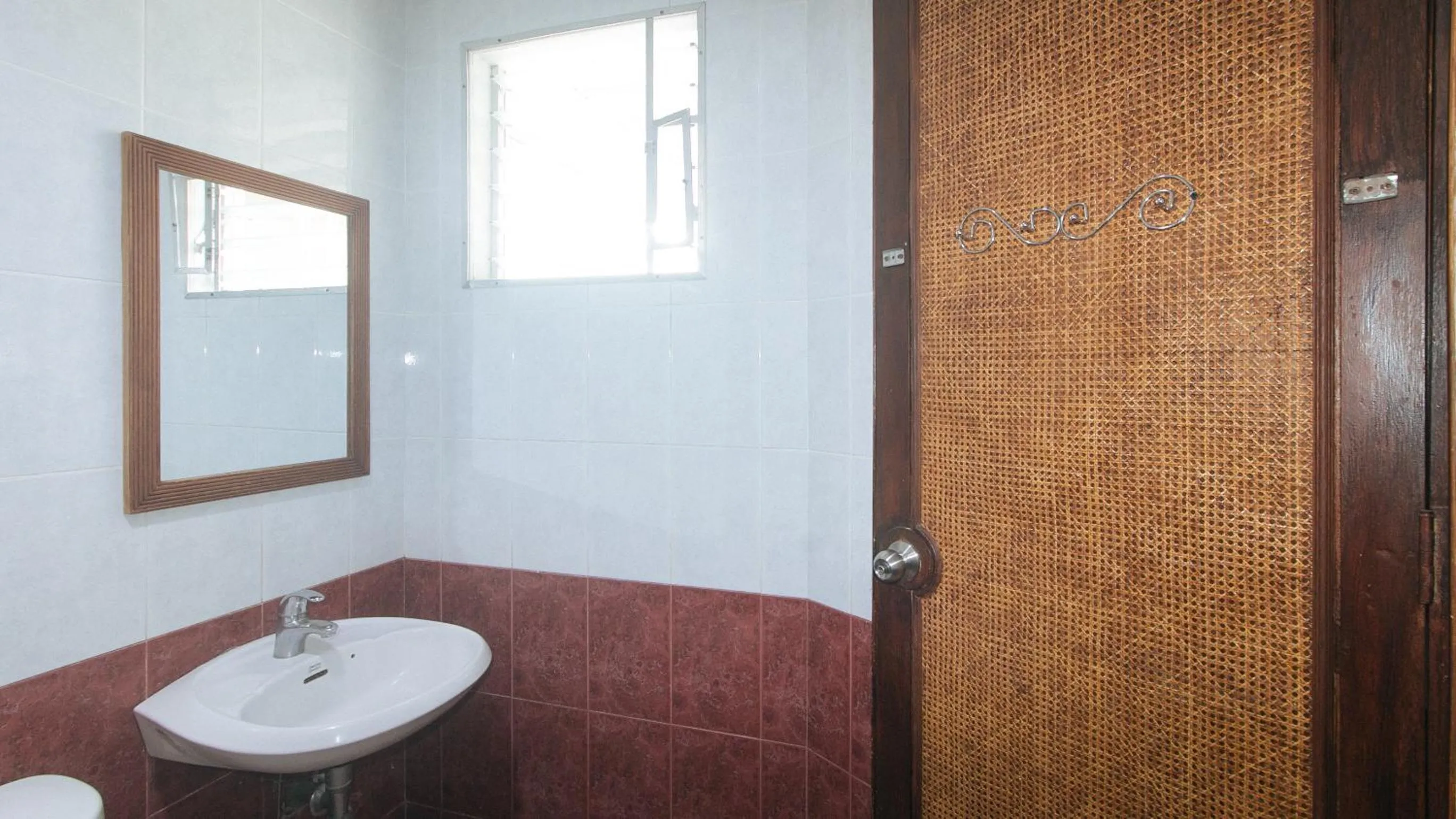 Shower in Bliss Hotel Dau