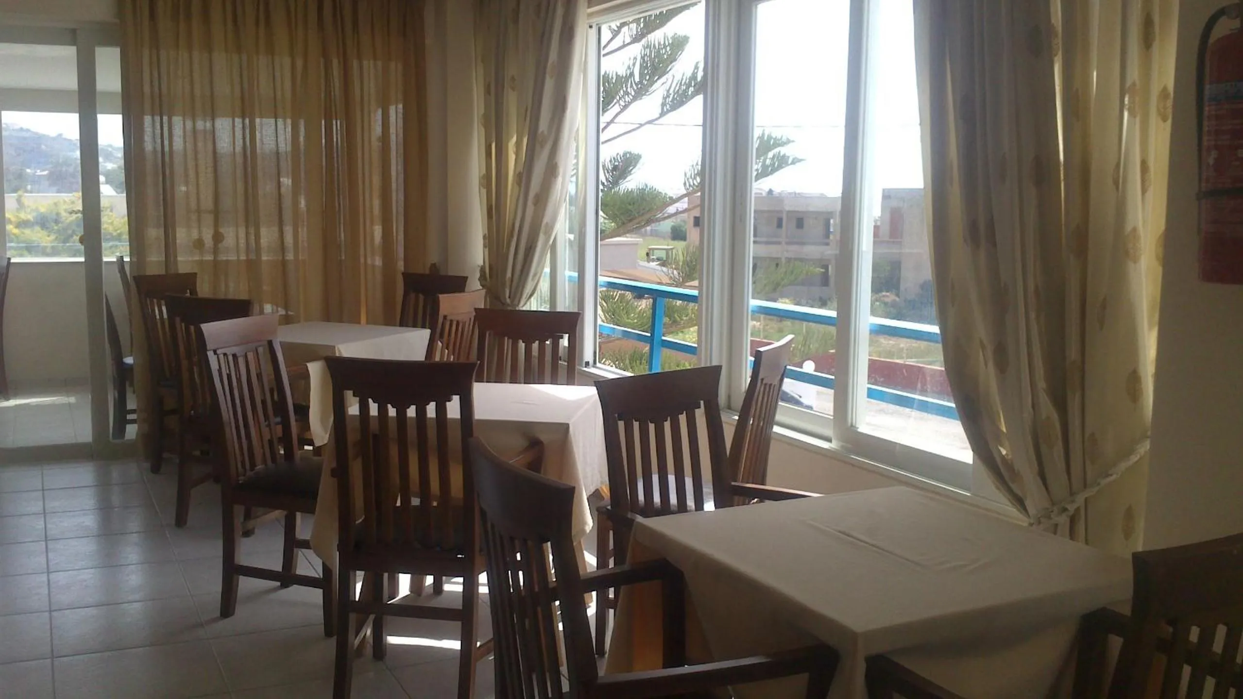 Restaurant/places to eat in Hotel Athinoula