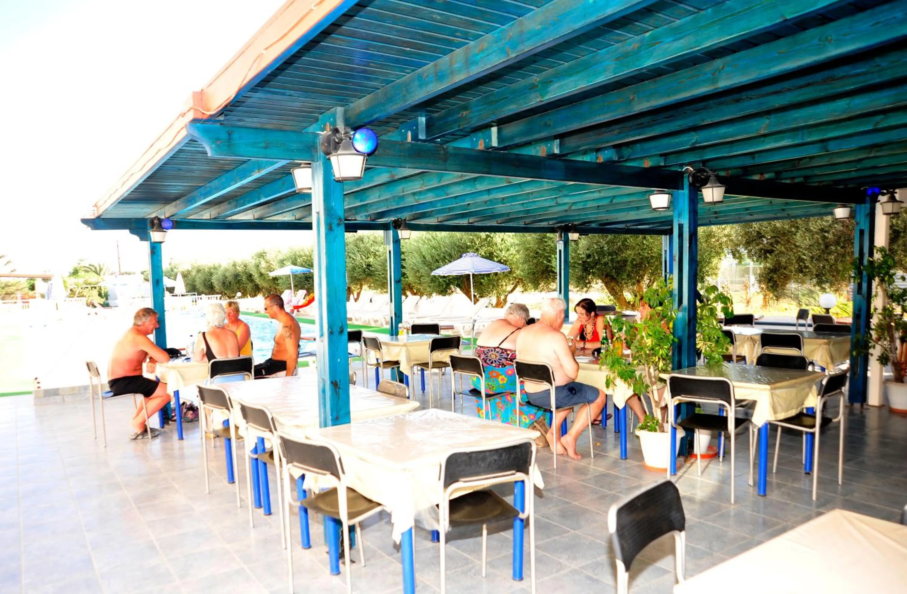 Restaurant/places to eat in Hotel Athinoula