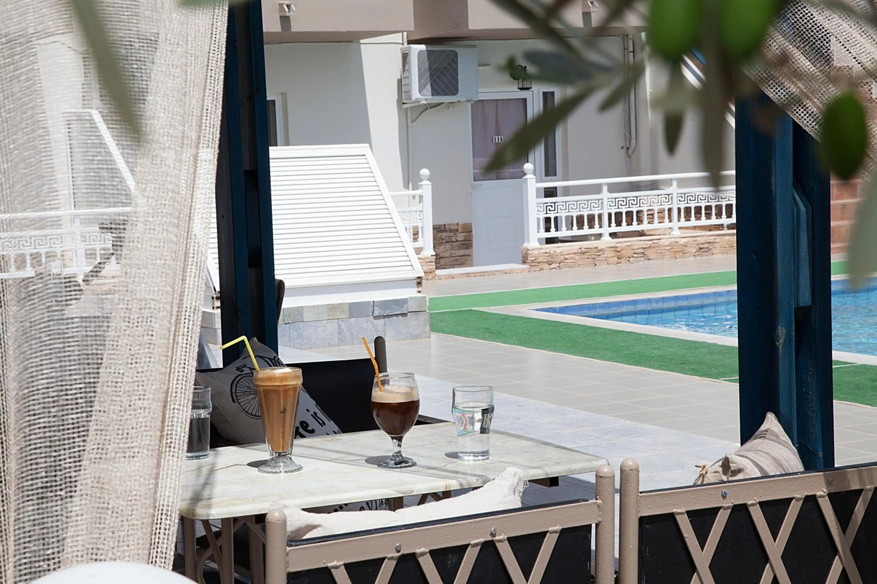 Restaurant/places to eat in Hotel Athinoula