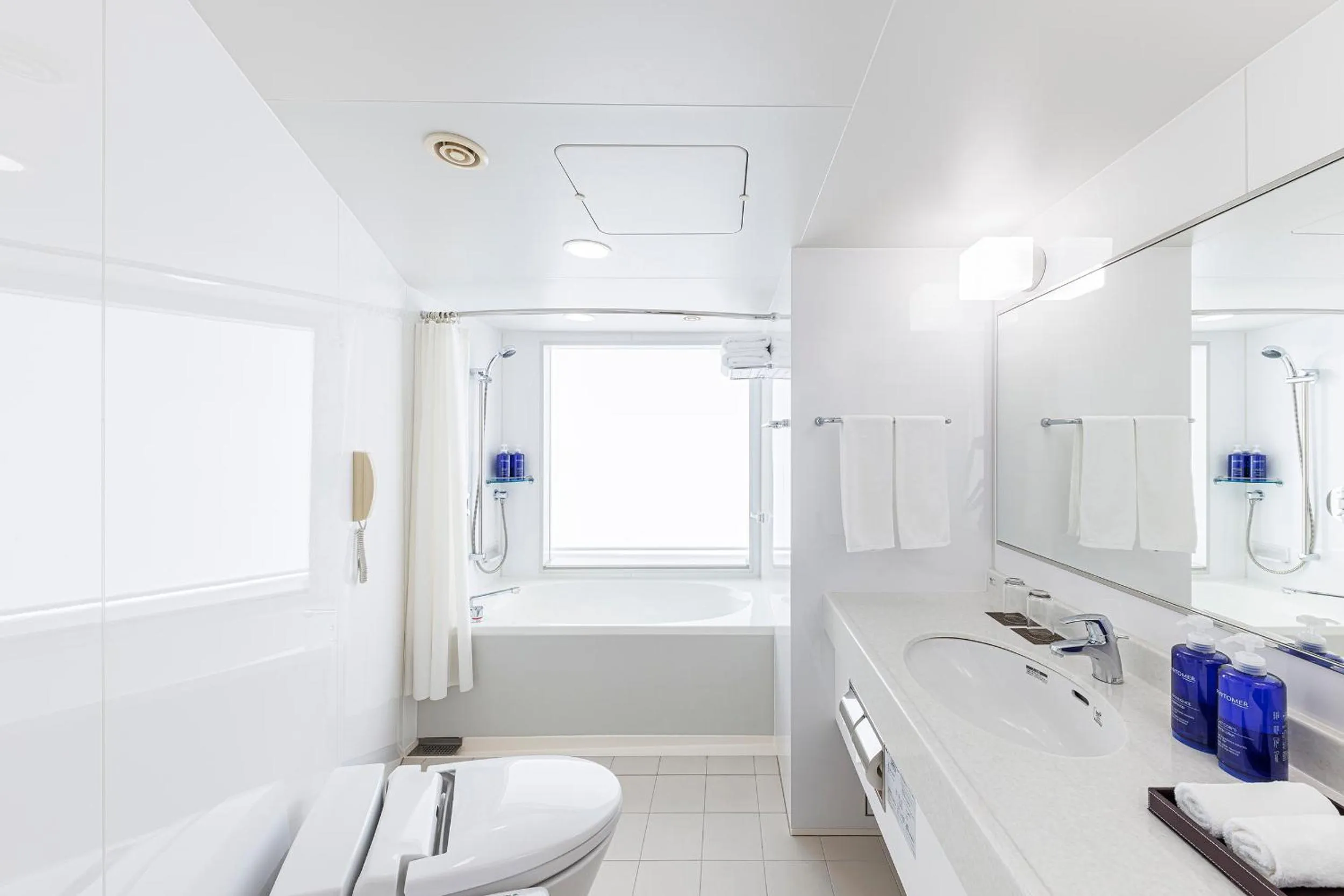 Shower in Fraser Residence Nankai Osaka