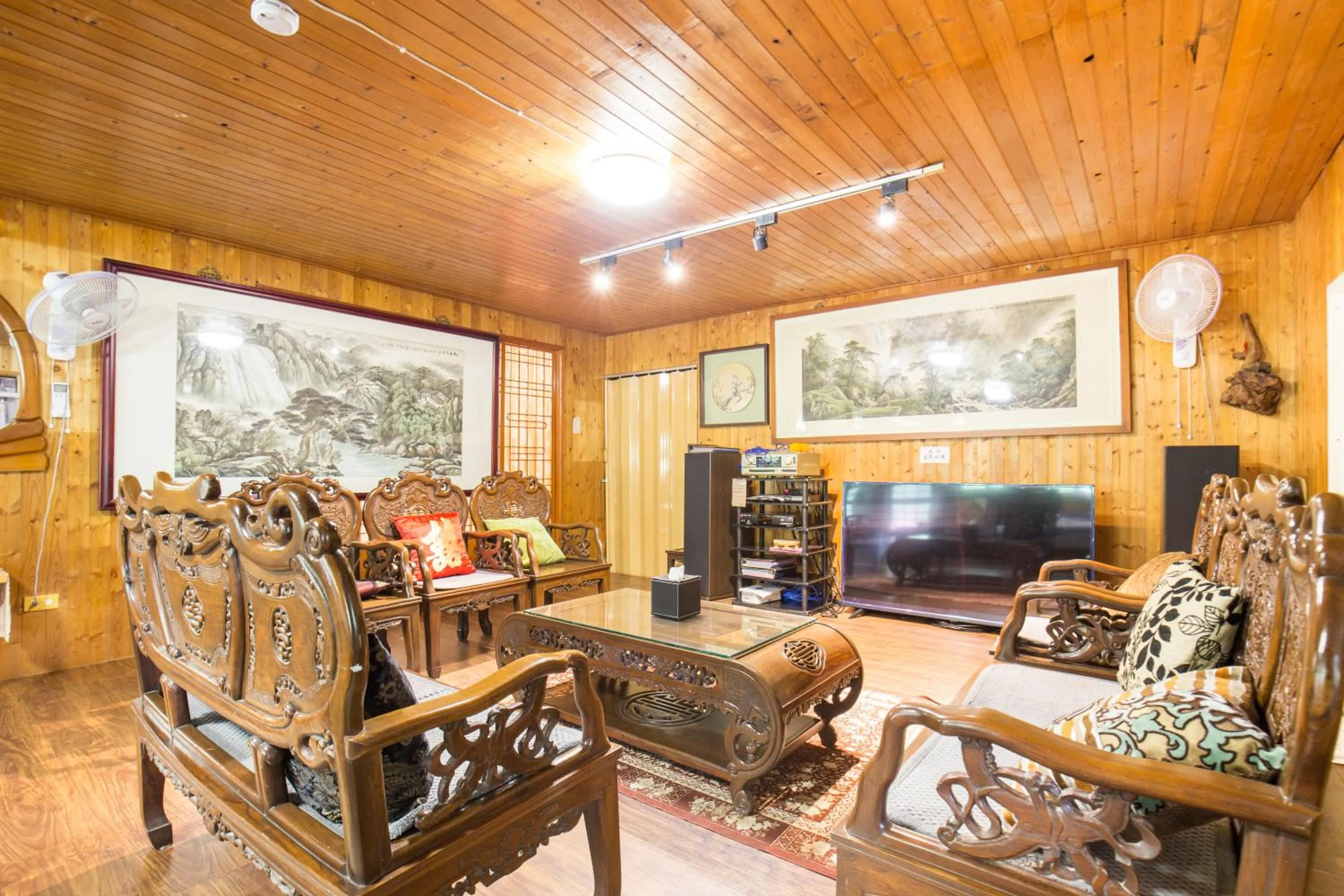 Family Connecting Room with KTV in Song Hua Ju B&B
