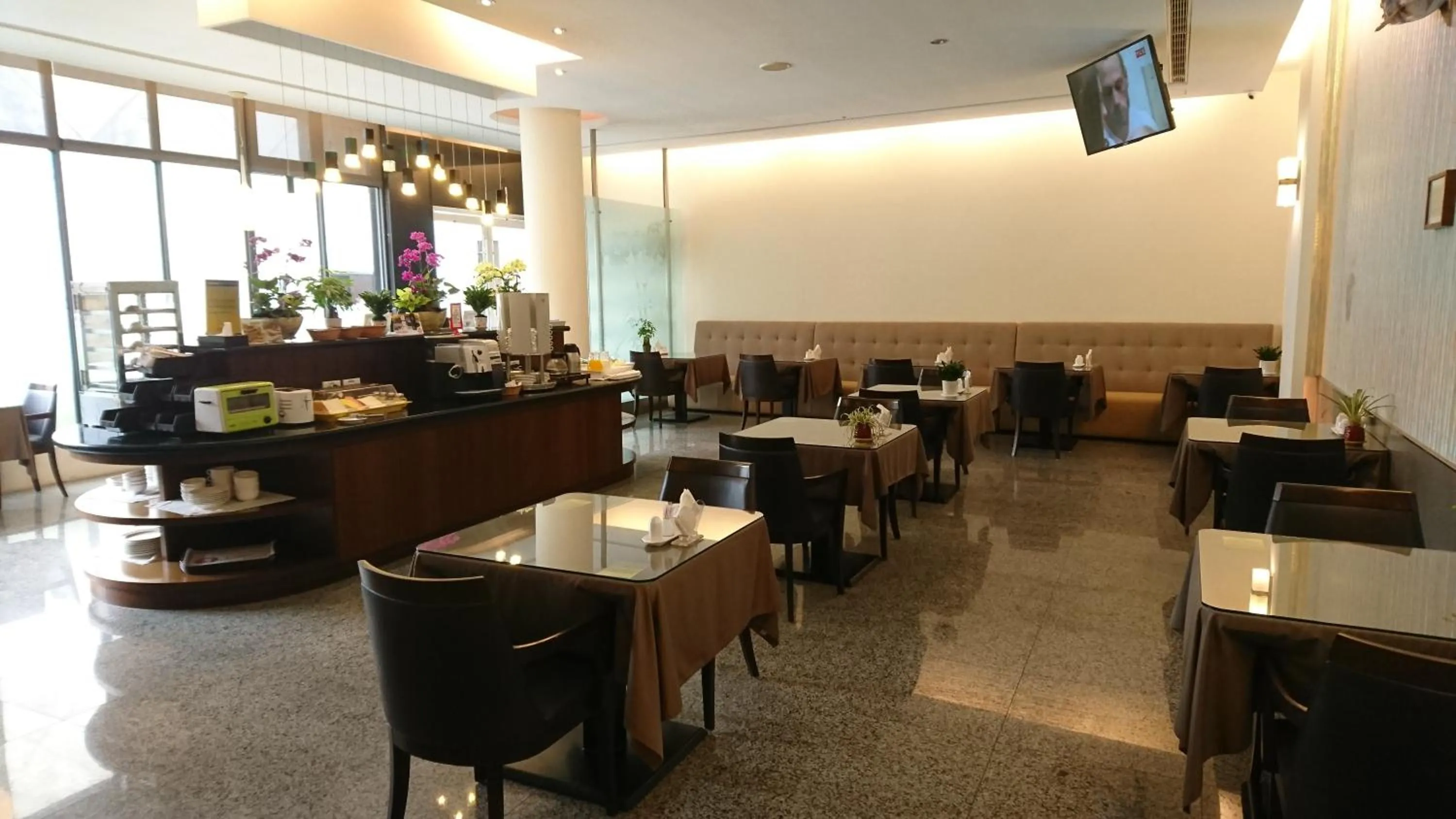 Restaurant/places to eat in The Yorker Deluxe Motel