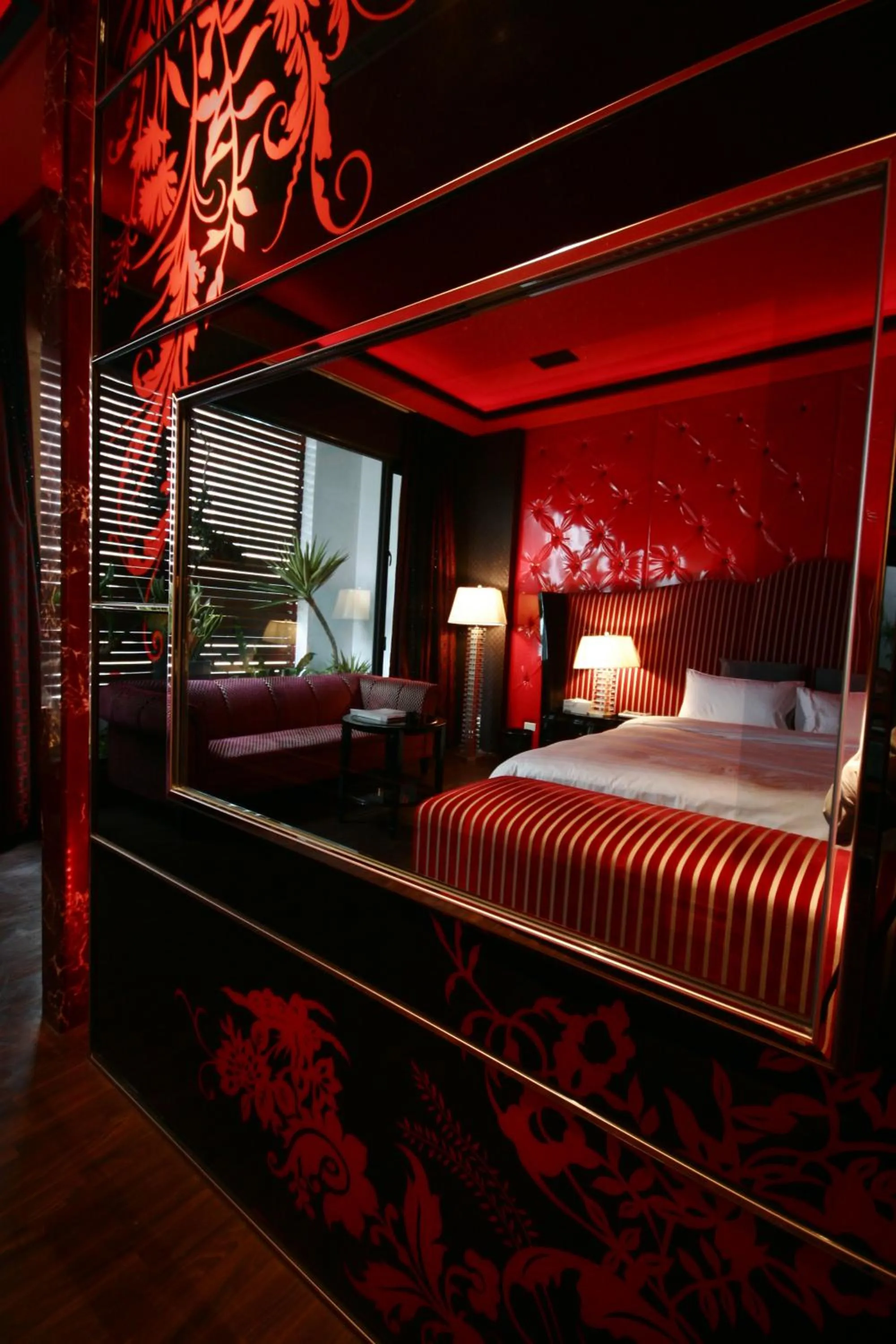 Bed in The Yorker Deluxe Motel