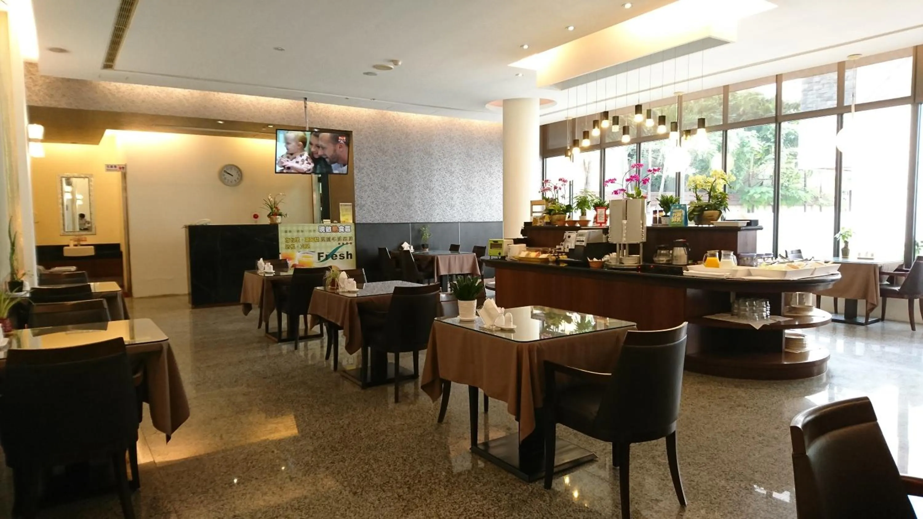 Restaurant/places to eat in The Yorker Deluxe Motel