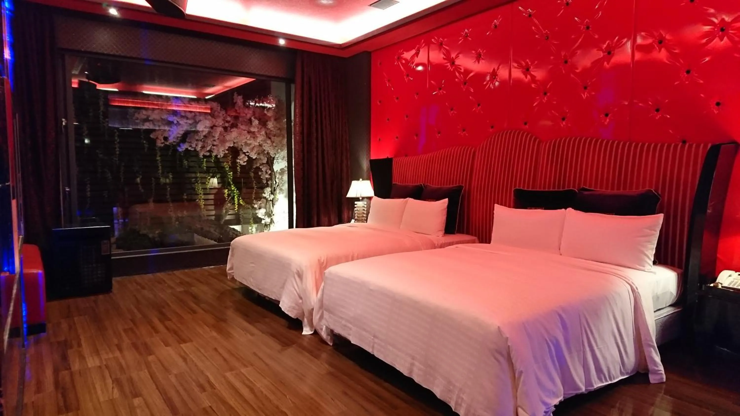 Family, Bed in The Yorker Deluxe Motel