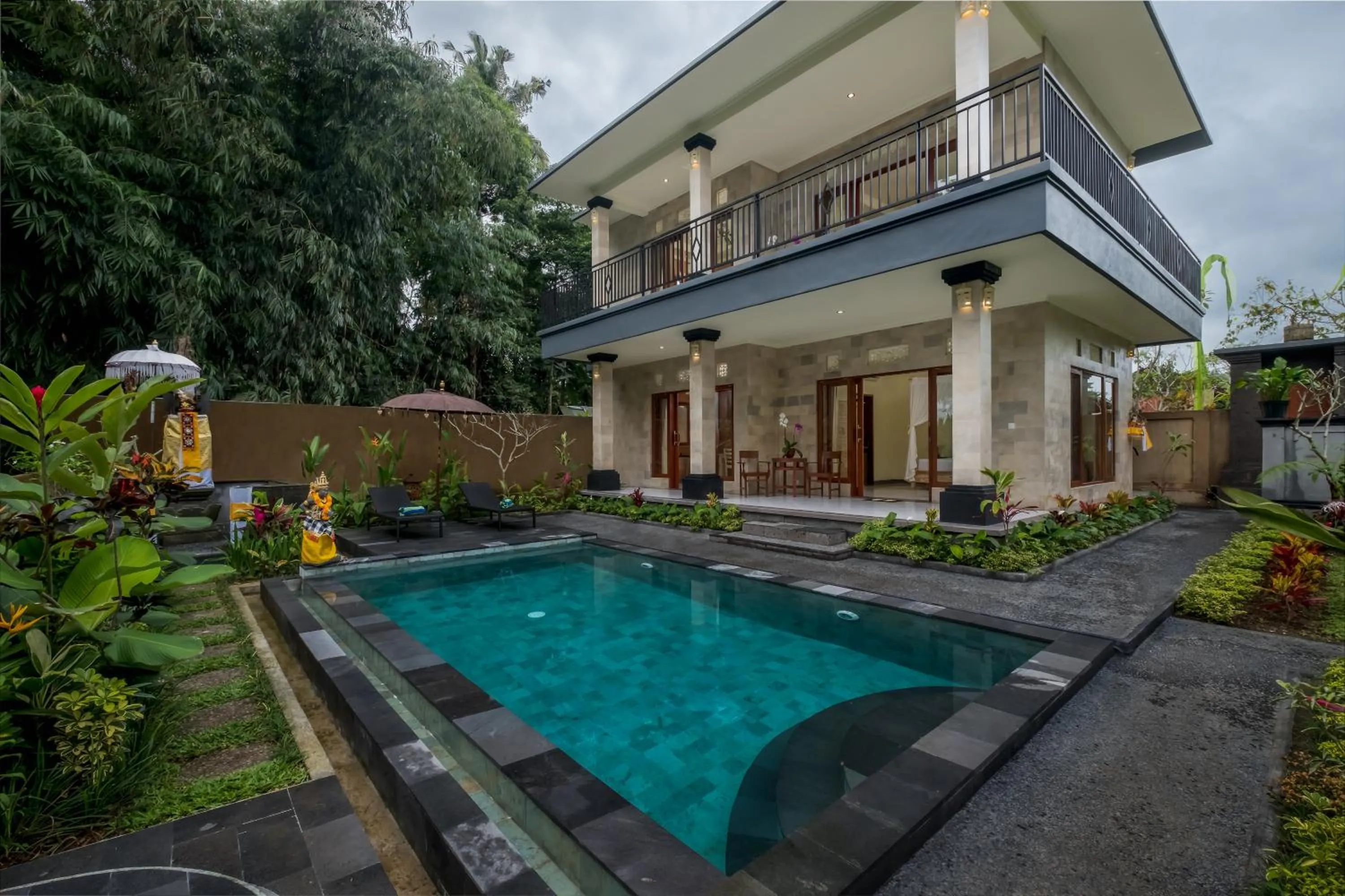 Swimming pool in Puri Astina Villa