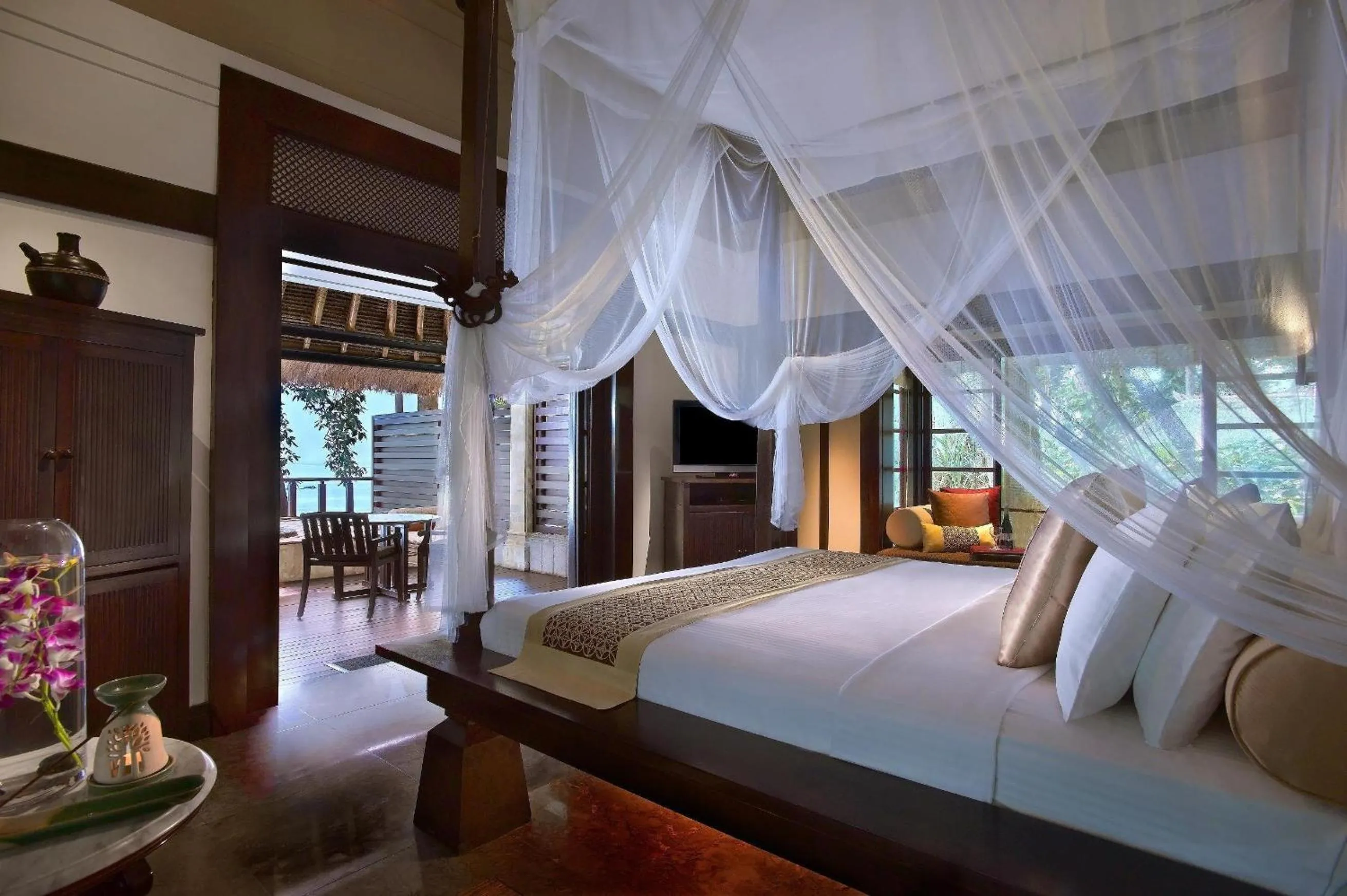 Photo of the whole room, Bed in Banyan Tree Bintan
