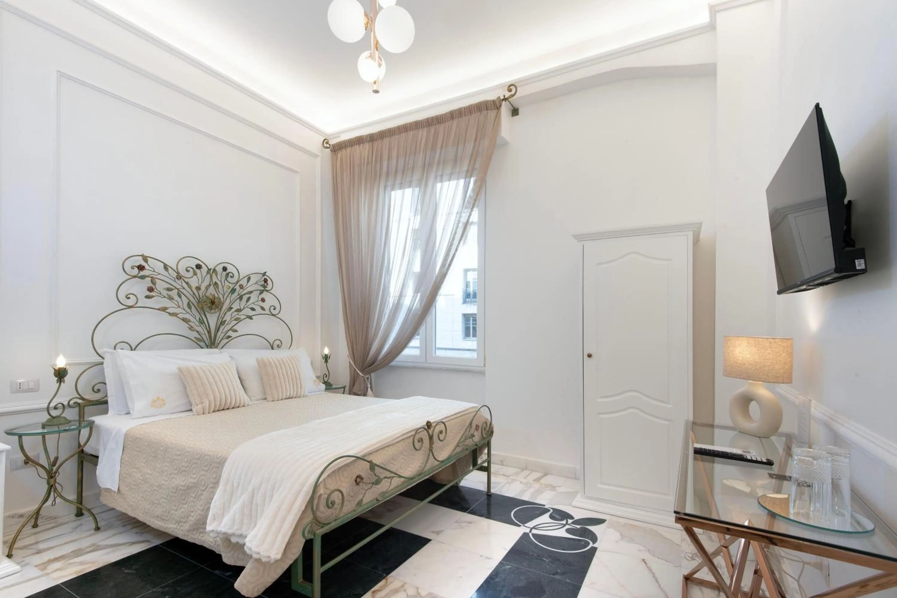 Photo of the whole room, Bed in Residenza Borbonica