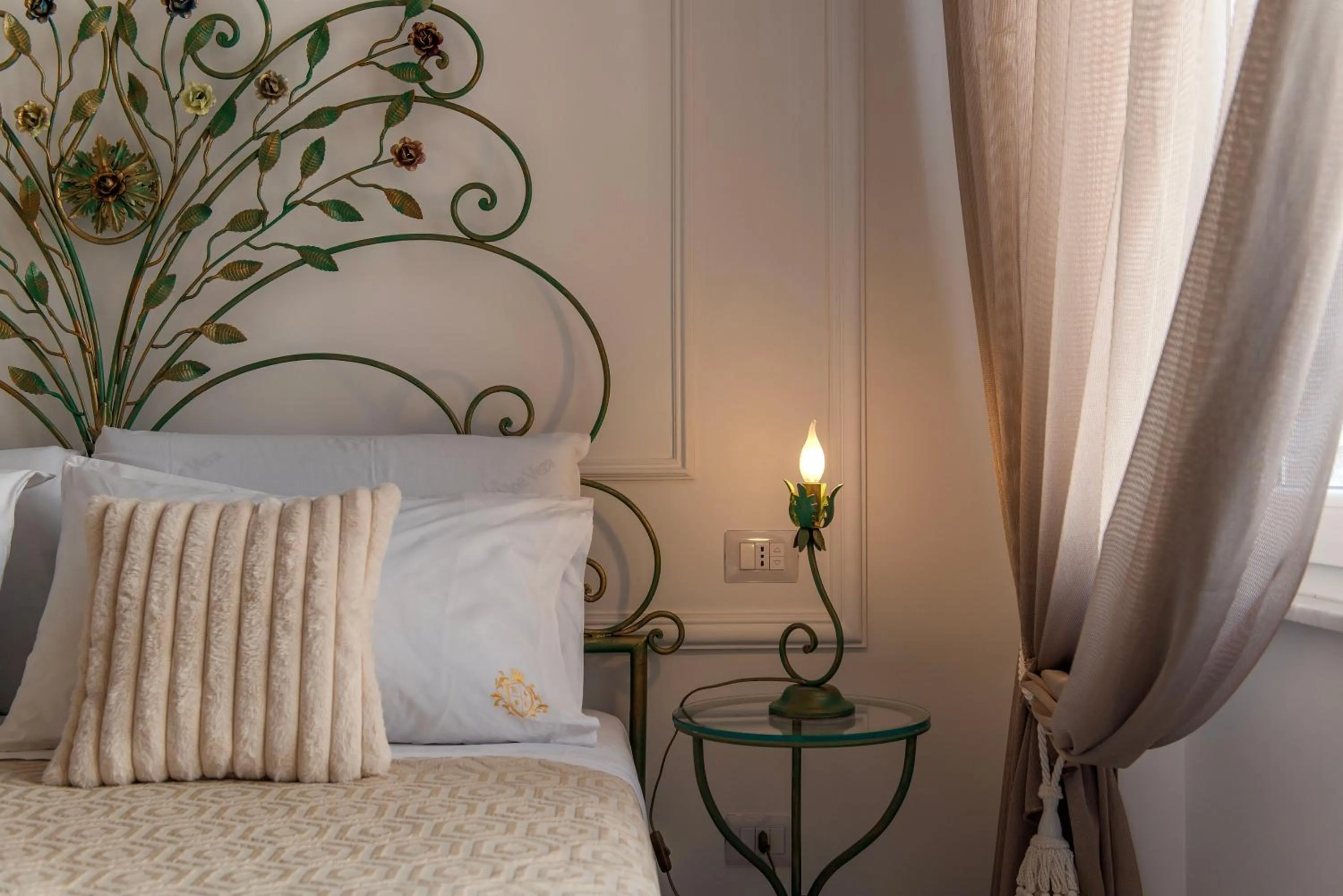 furniture, Bed in Residenza Borbonica