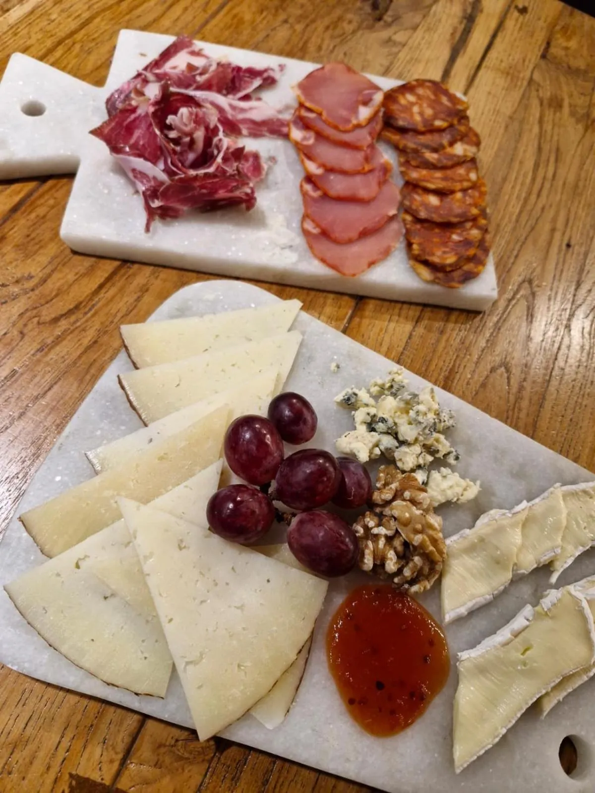 Restaurant/places to eat in New Hotel Colon