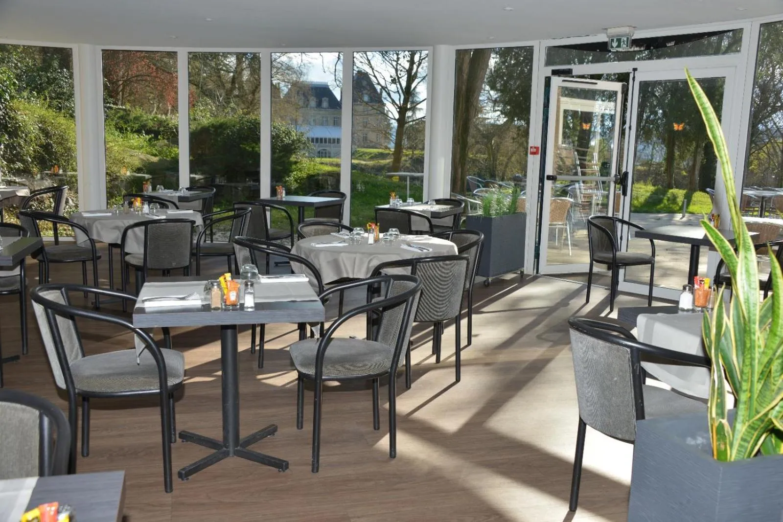 Restaurant/places to eat in Best Western Golf d'Albon