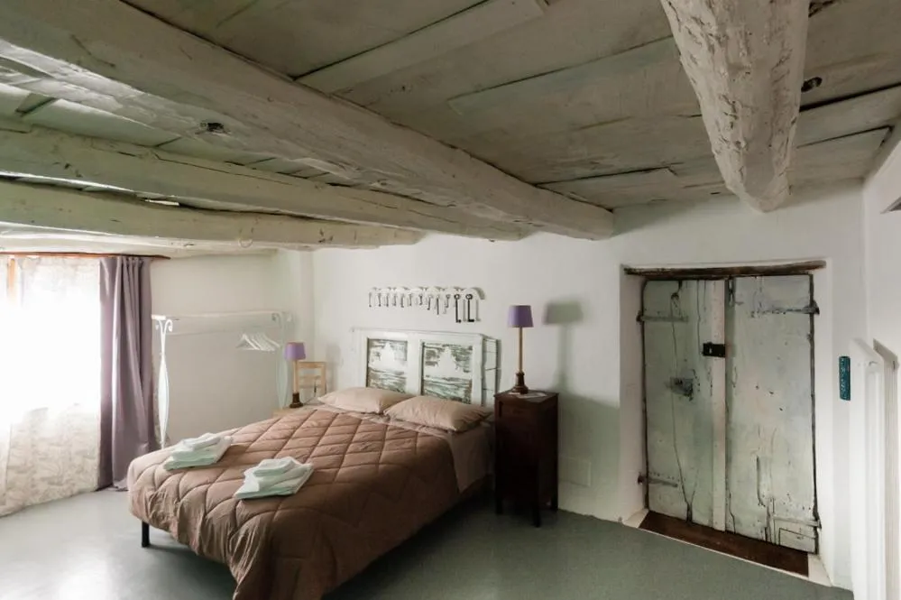 Bed in Viandanti, Artisti e Sognatori