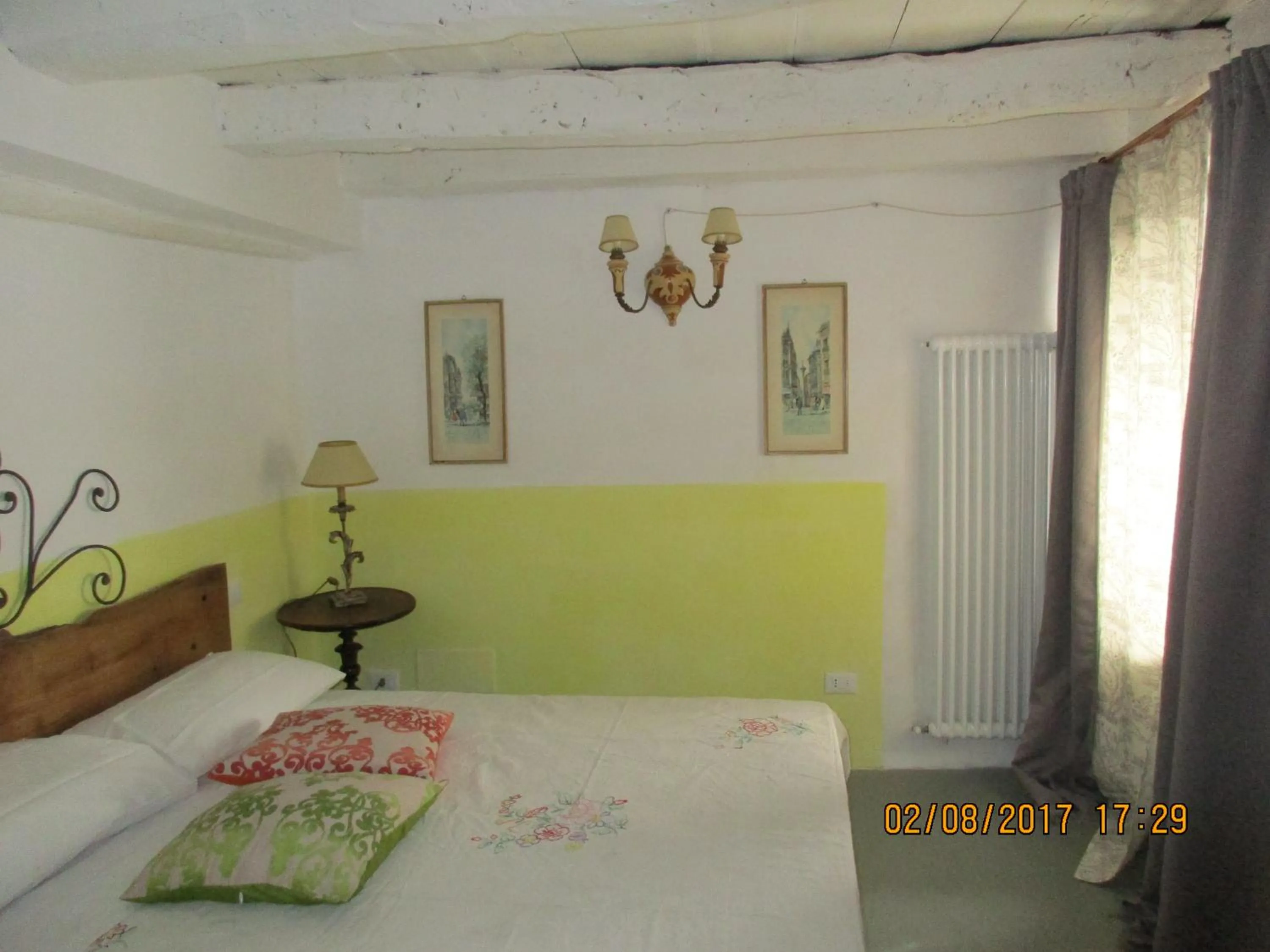 Bed in Viandanti, Artisti e Sognatori