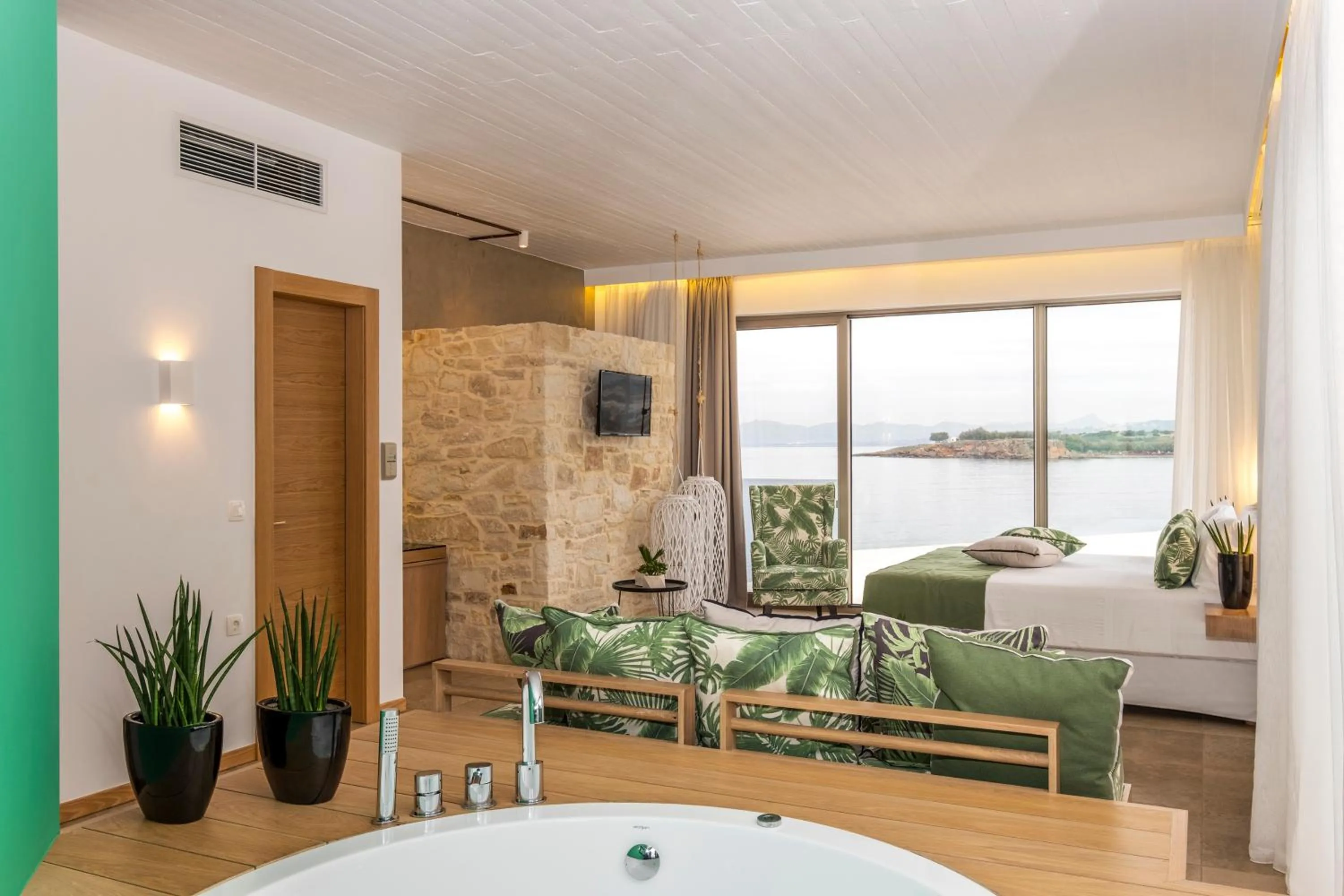 Coffee/tea facilities in Kalamaki Luxury Suites