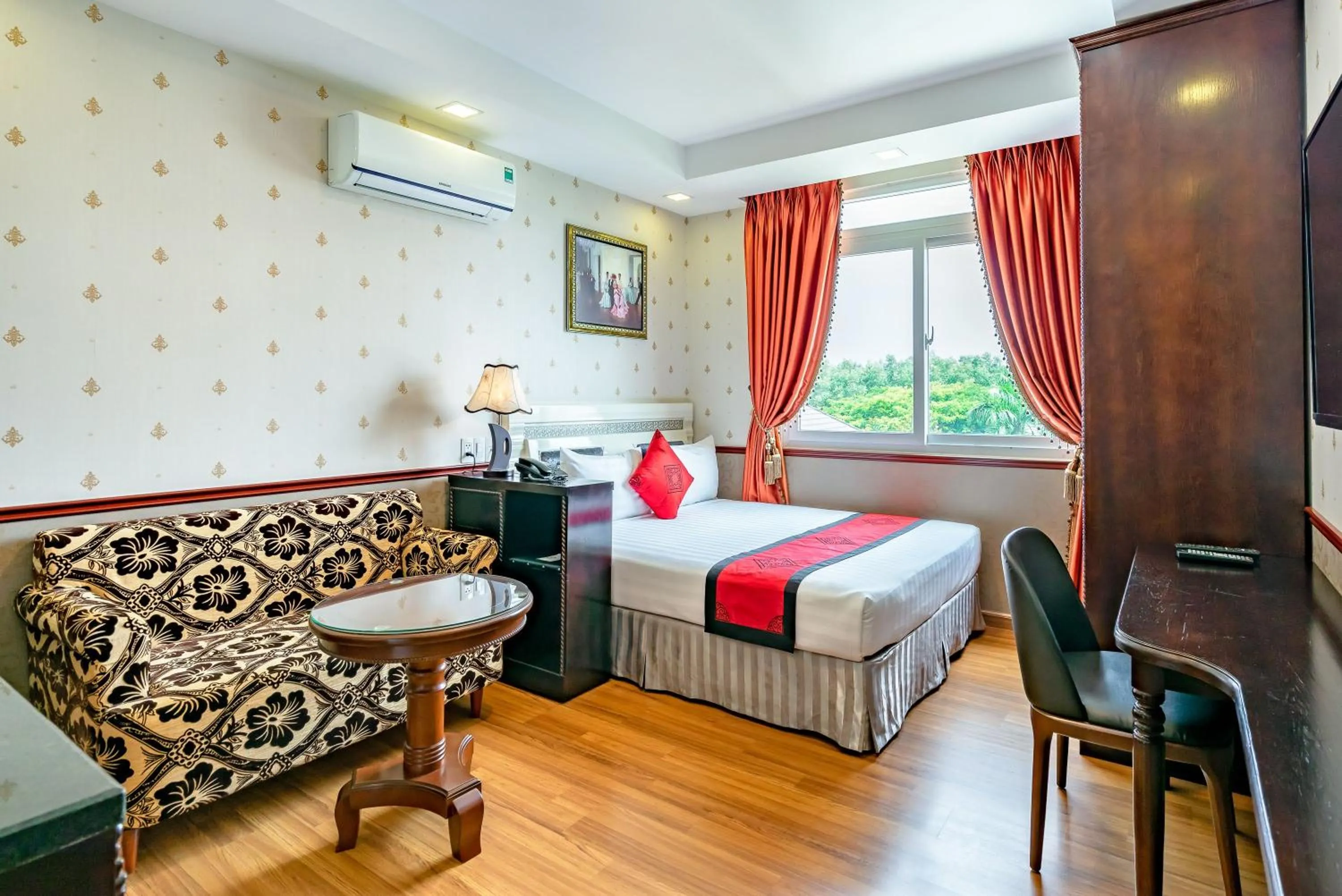 Bedroom, Bed in Collection O Emerald Luxury Apartment - Near SECC