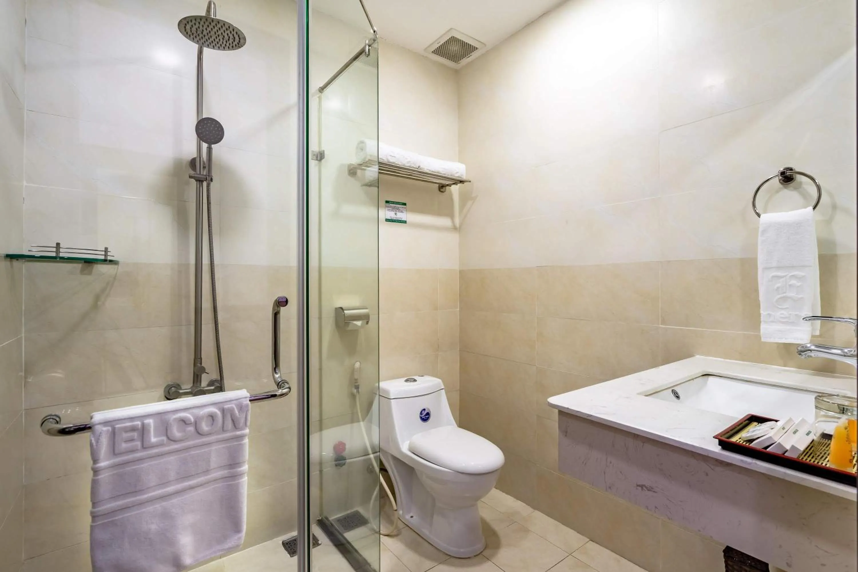 Bathroom in Collection O Emerald Luxury Apartment - Near SECC