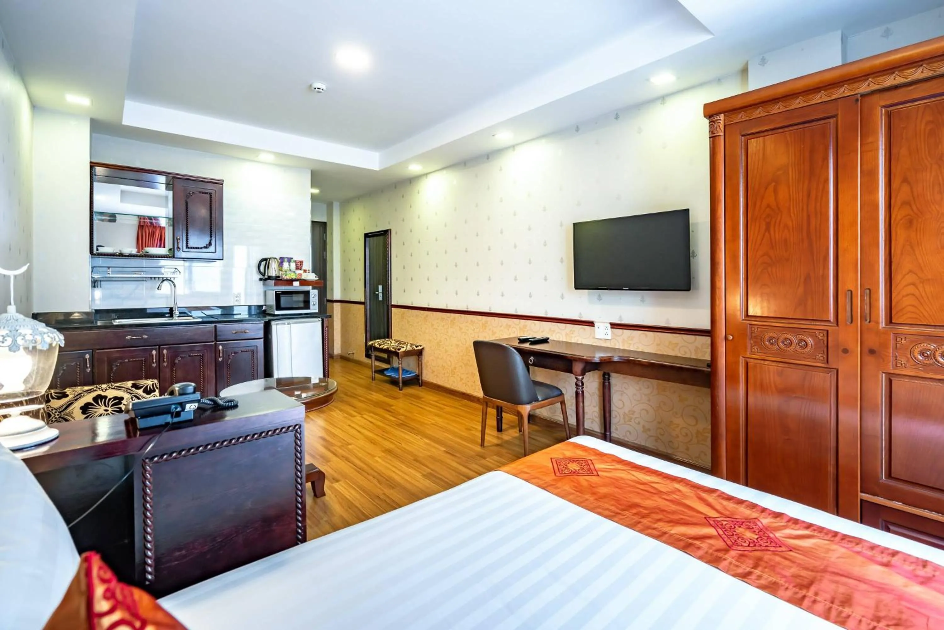 Bedroom, Bed in Collection O Emerald Luxury Apartment - Near SECC