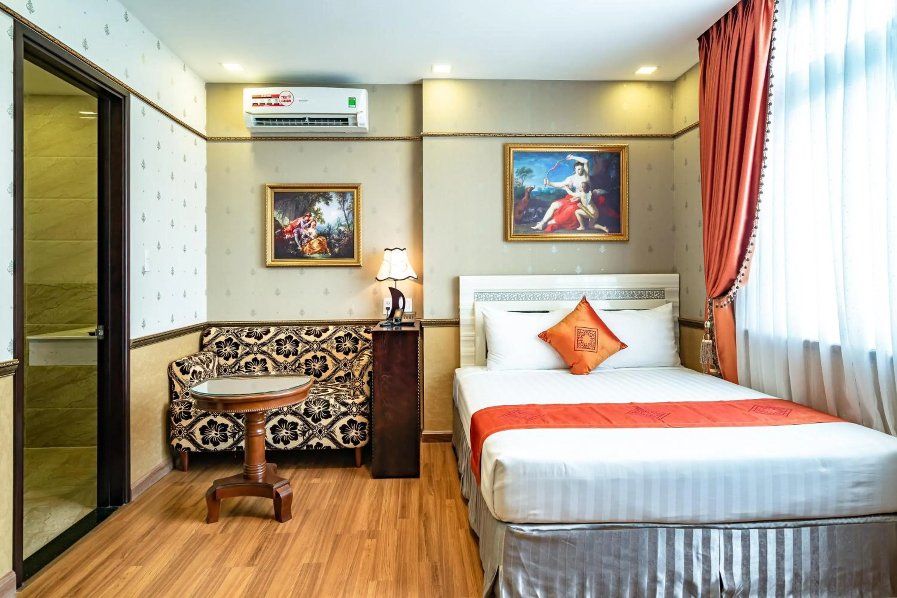 Bedroom, Bed in Collection O Emerald Luxury Apartment - Near SECC