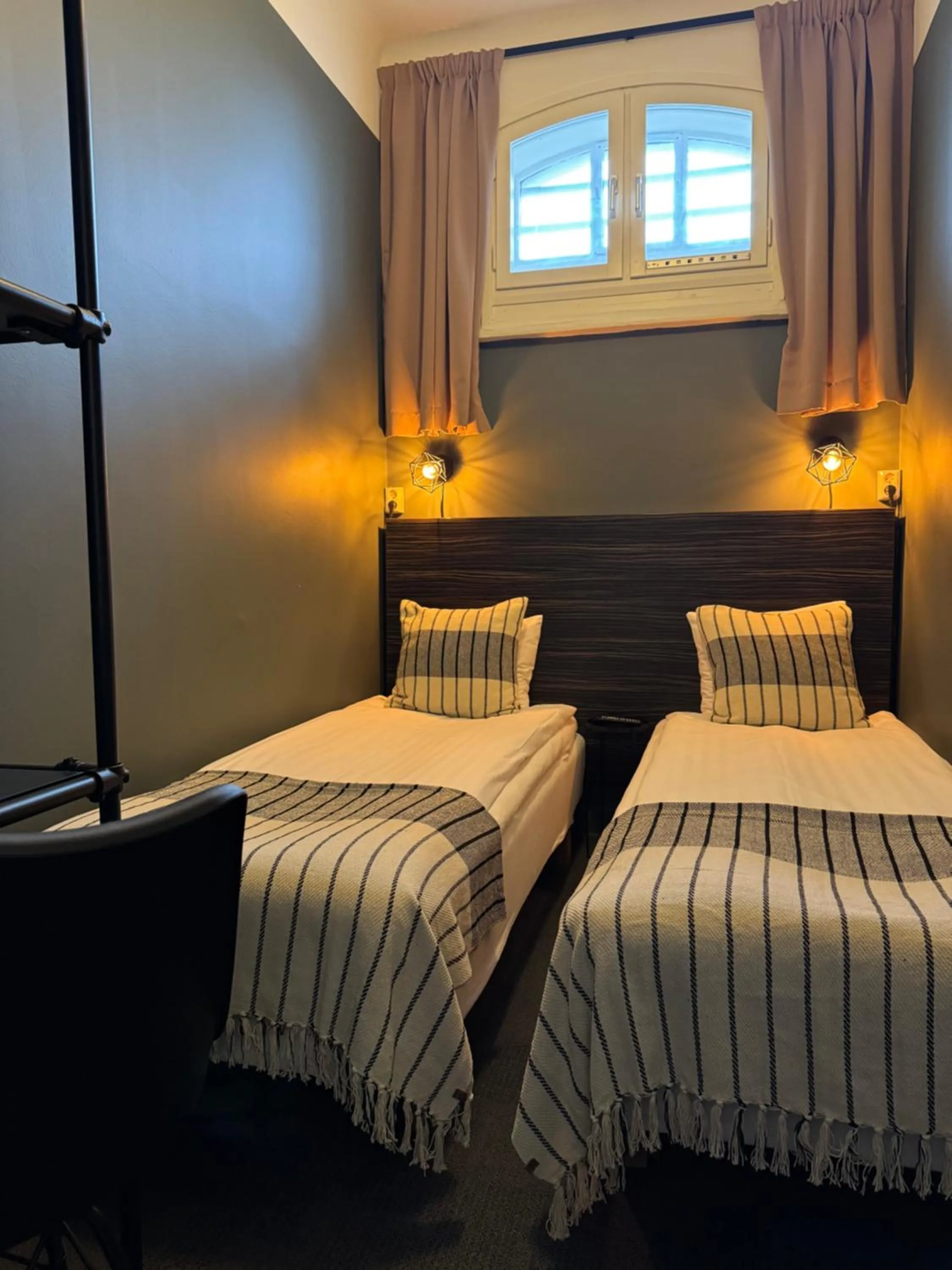 Property building, Bed in Hotell Fängelset Västervik