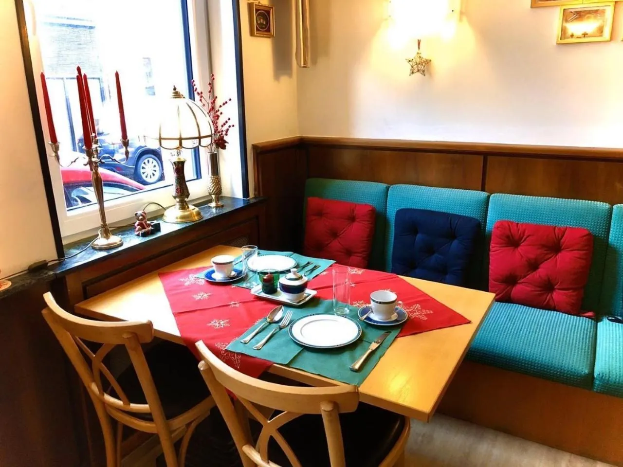 Restaurant/places to eat in Andefu Hotel am Kantpark