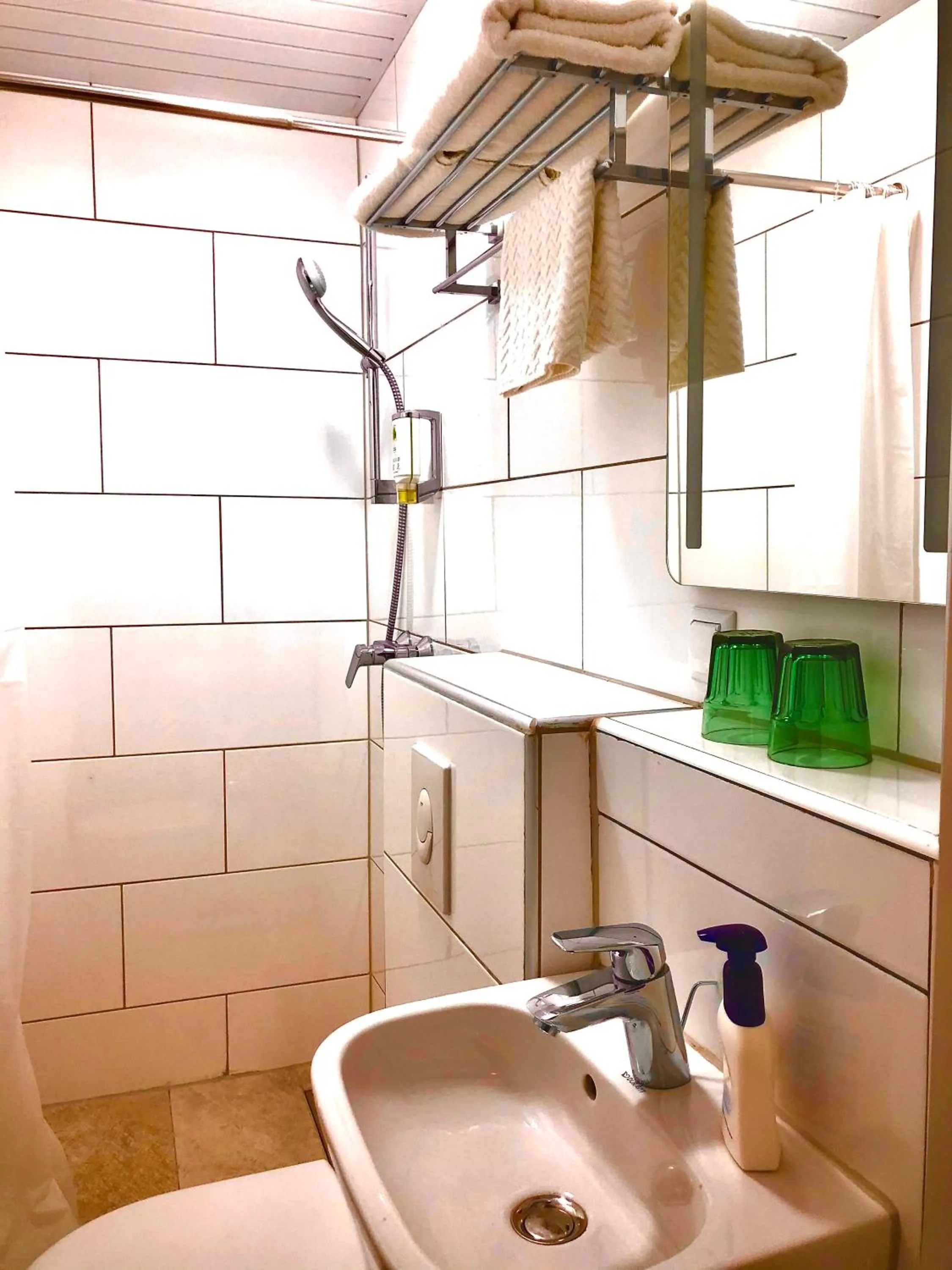 Shower in Andefu Hotel am Kantpark