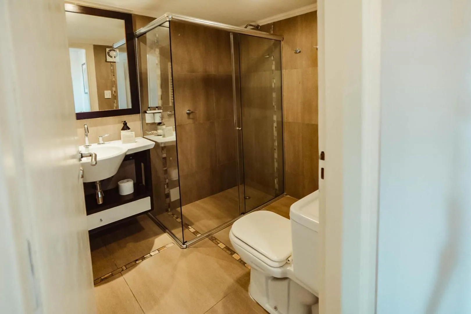 Bathroom in Mirador del Lago Hotel