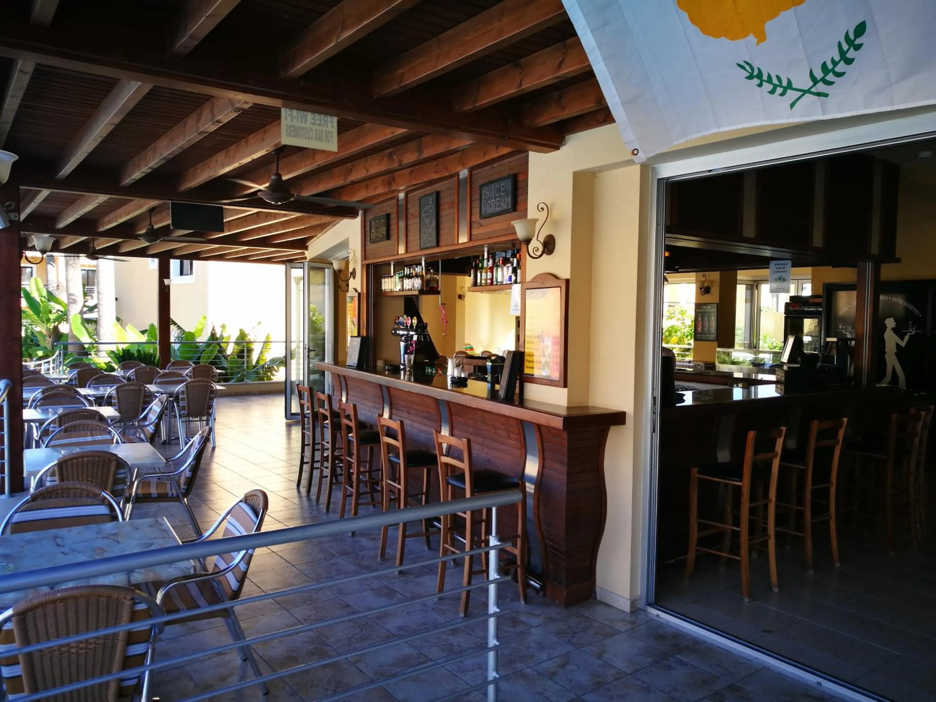 Restaurant/places to eat in Pagona Holiday Apartments