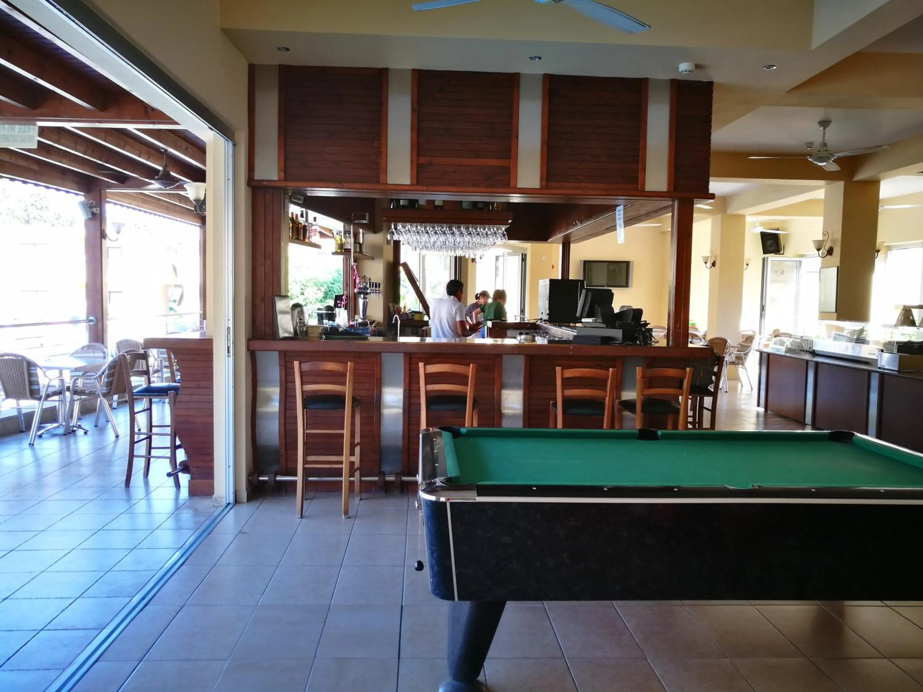 Restaurant/places to eat in Pagona Holiday Apartments