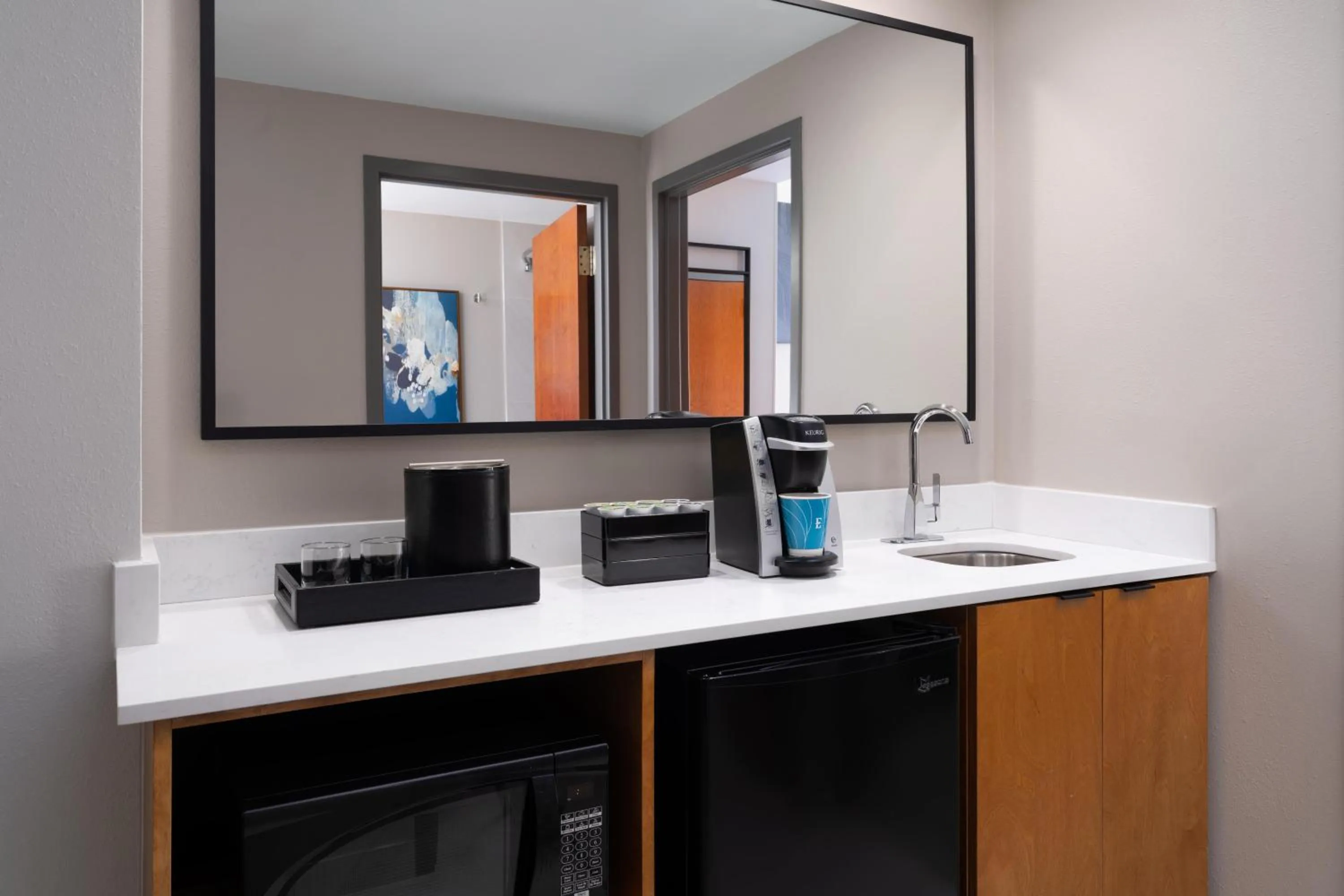 Bedroom in Embassy Suites by Hilton Franklin Cool Spring