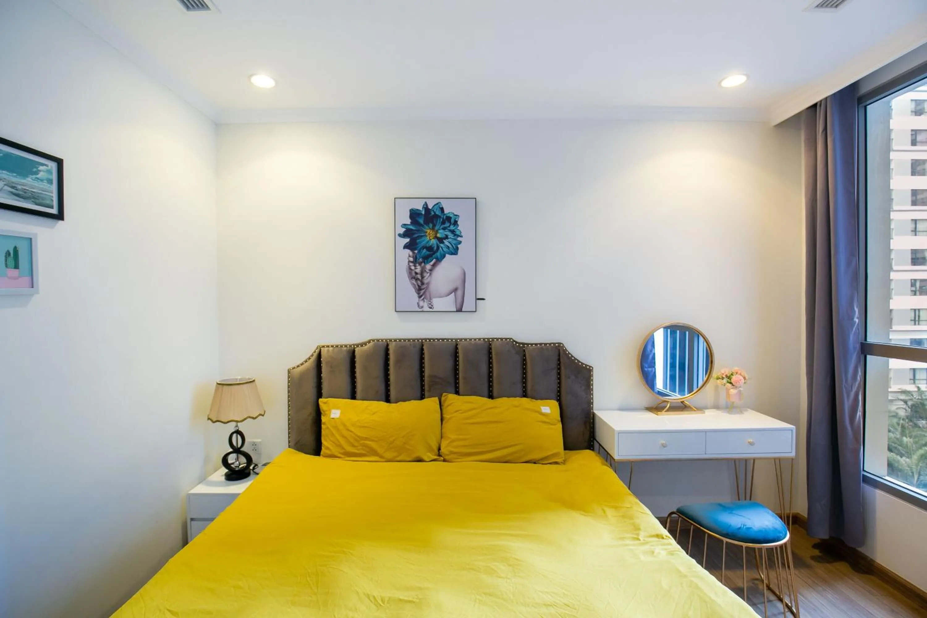 Bed in Full House Times City