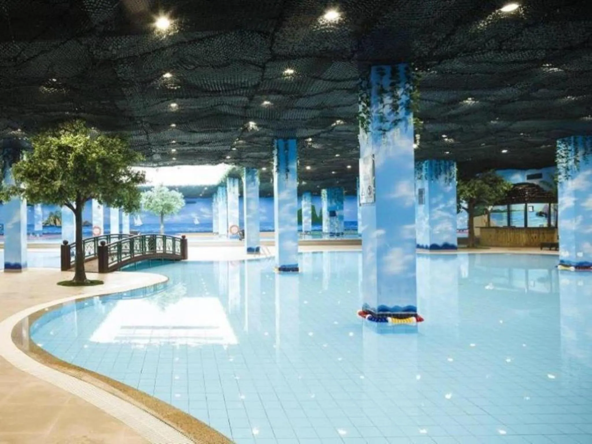 Swimming pool in Full House Times City