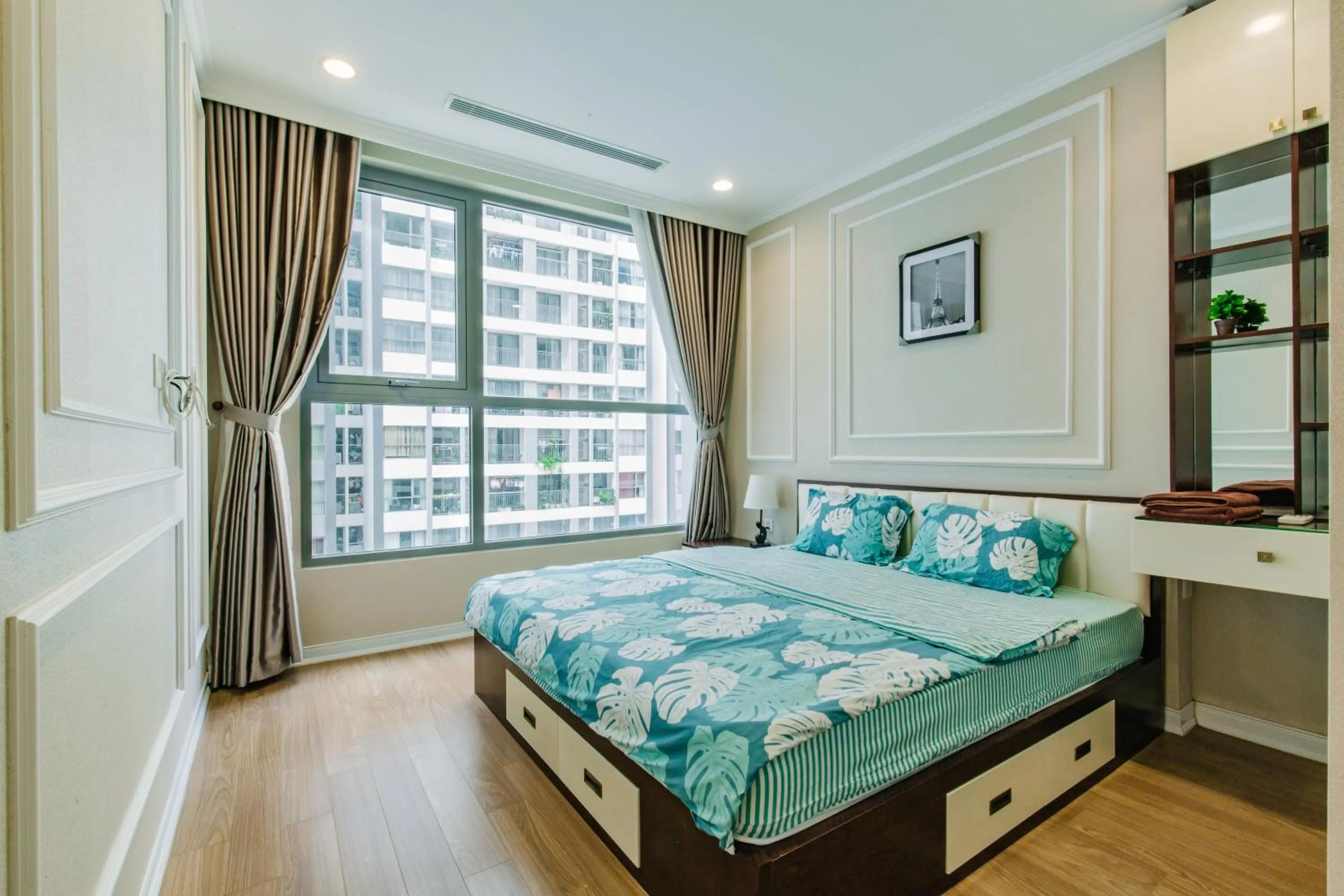 Bed in Full House Times City