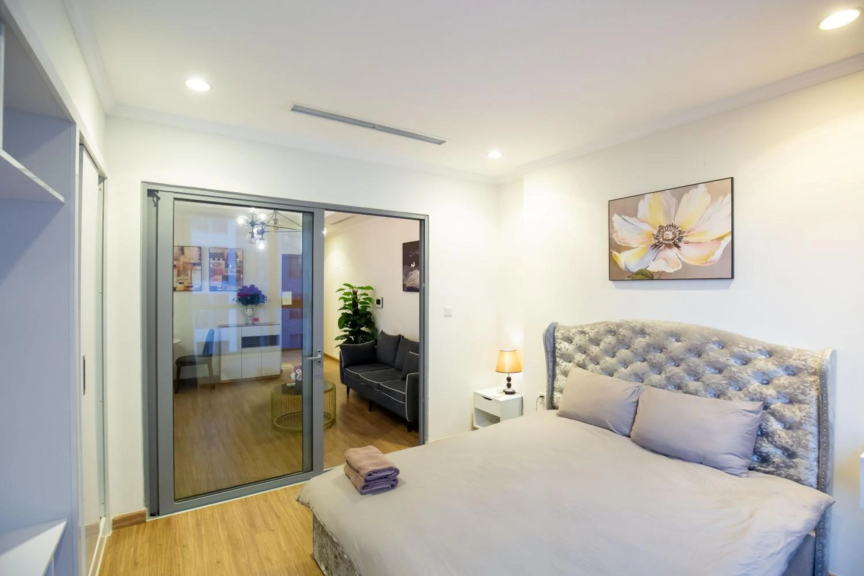 Bedroom, Bed in Full House Times City