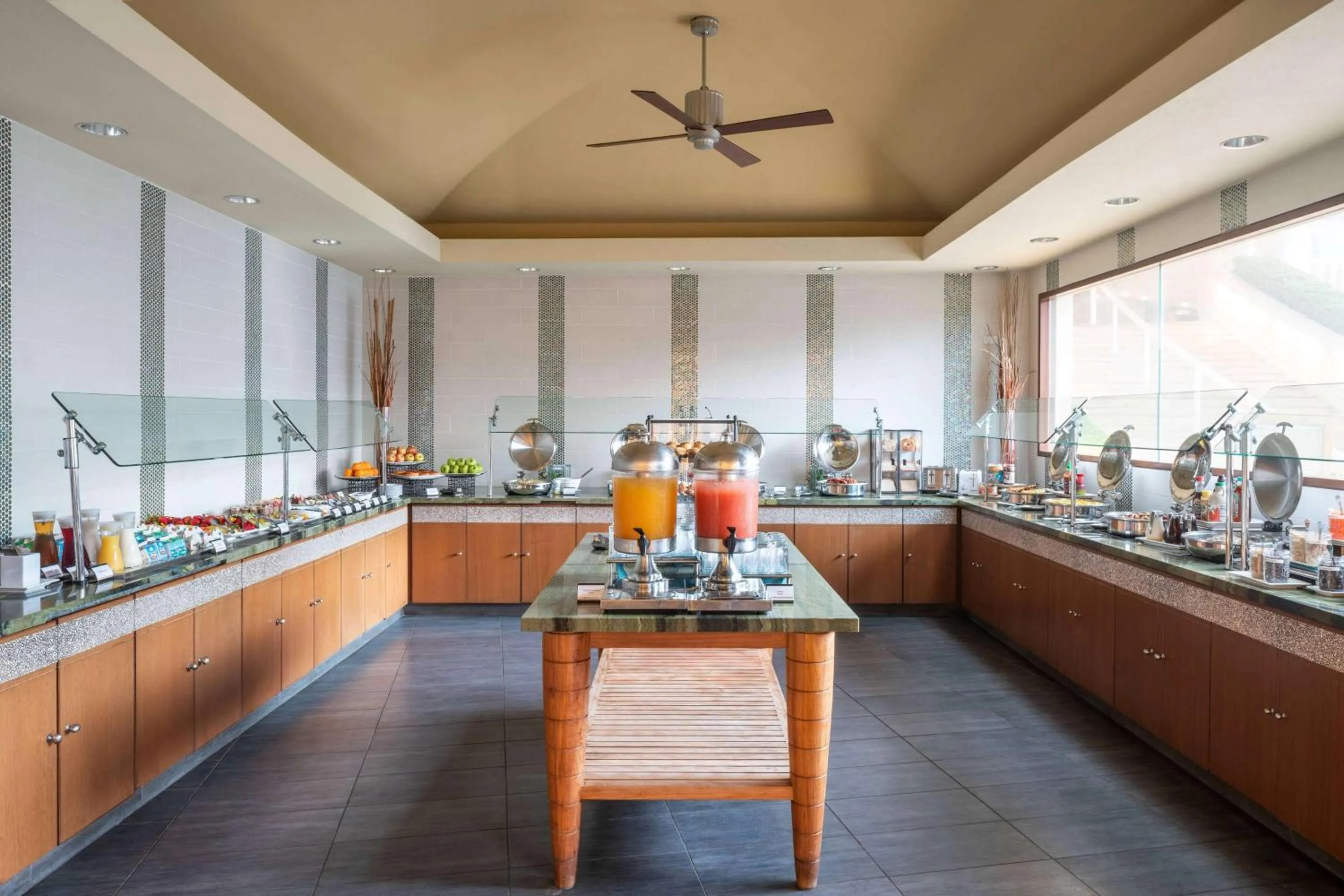 Restaurant/places to eat in The Royal Sonesta Kauai Resort Lihue