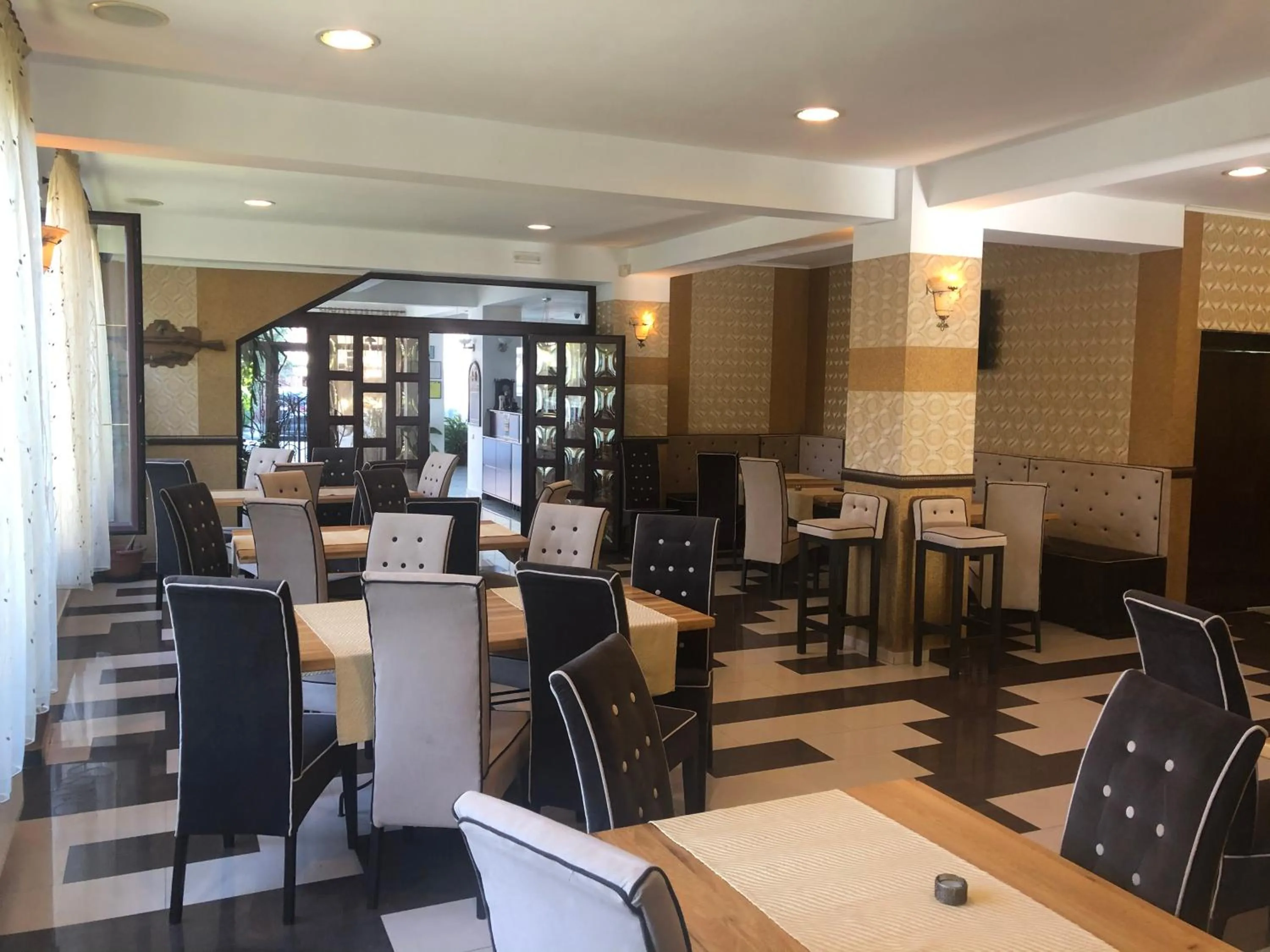 Restaurant/places to eat in Hotel boutique Garden Resort by Brancoveanu