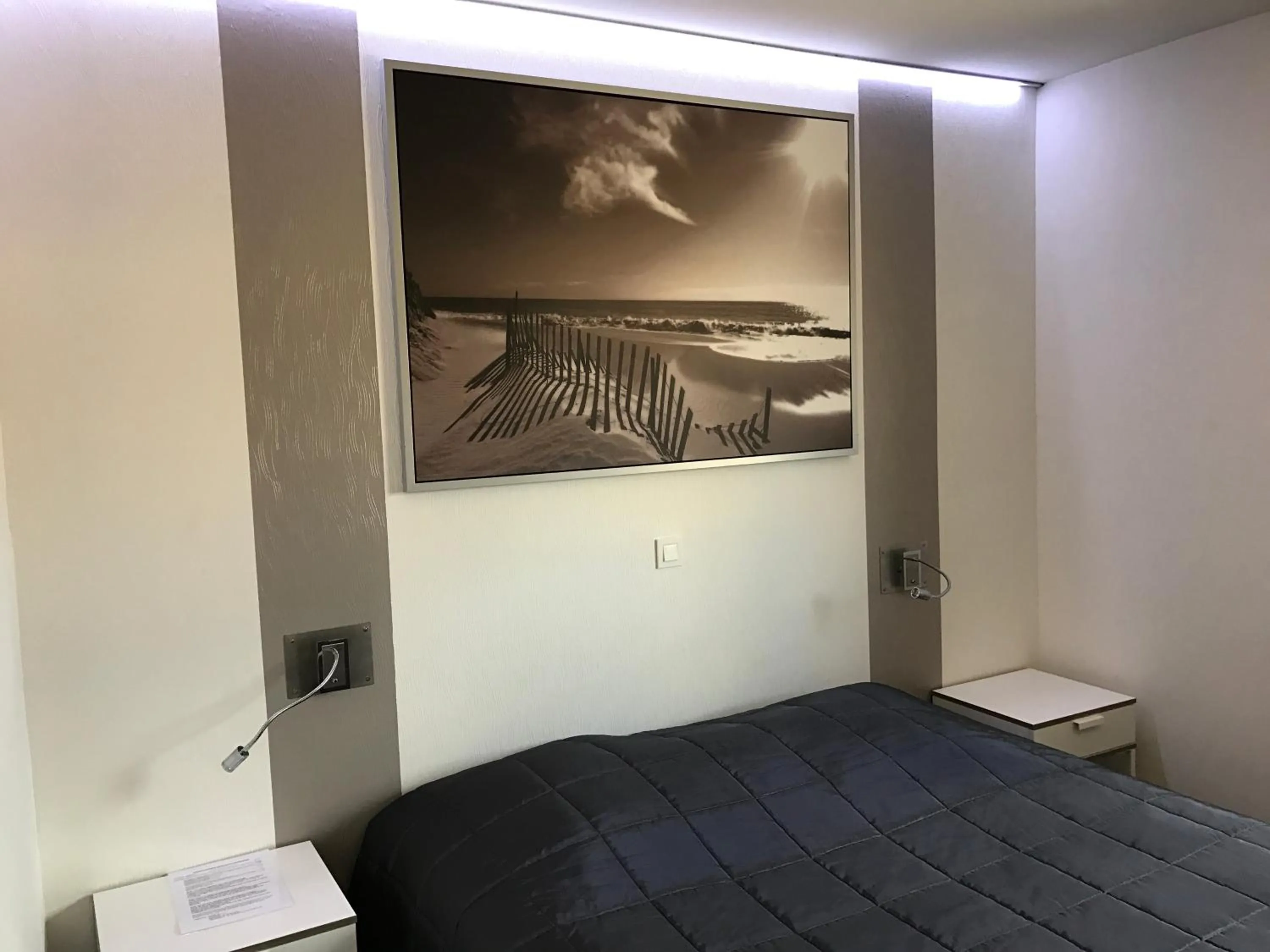 Bedroom, Bed in Logis Hotel de la Gare