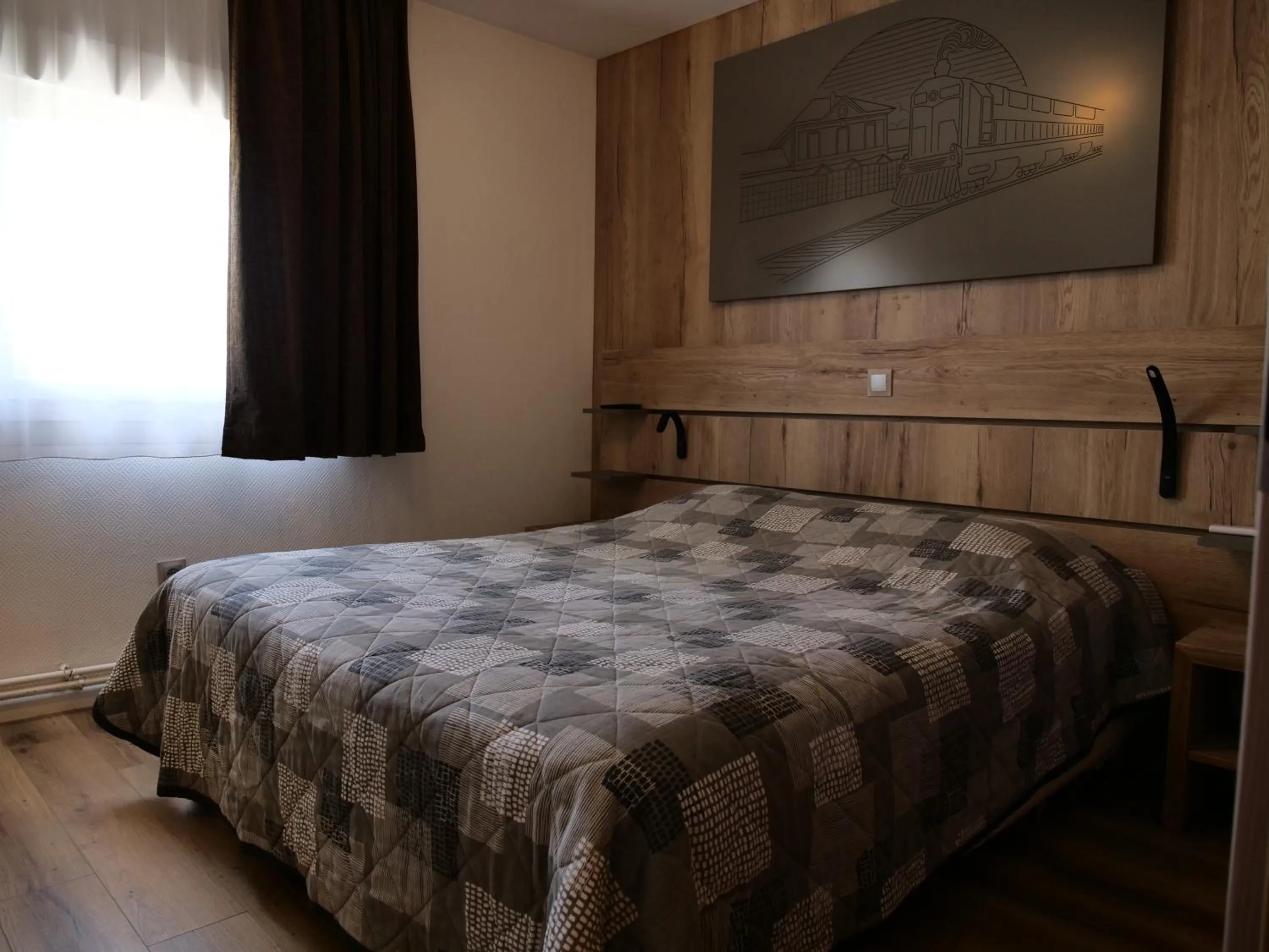 Bed in Logis Hotel de la Gare