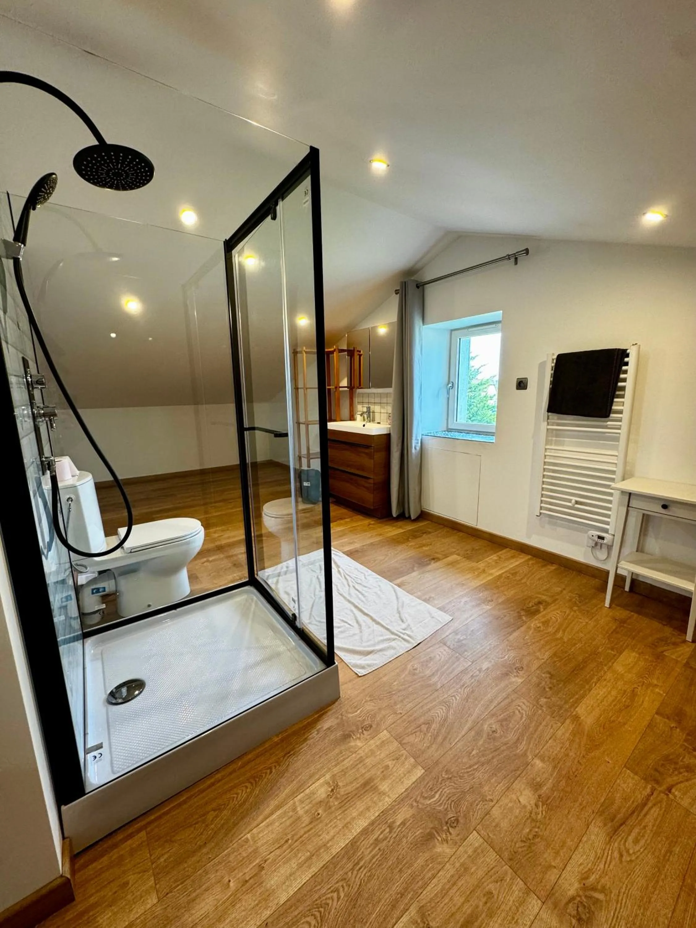 Bed in Logis Hotel de la Gare