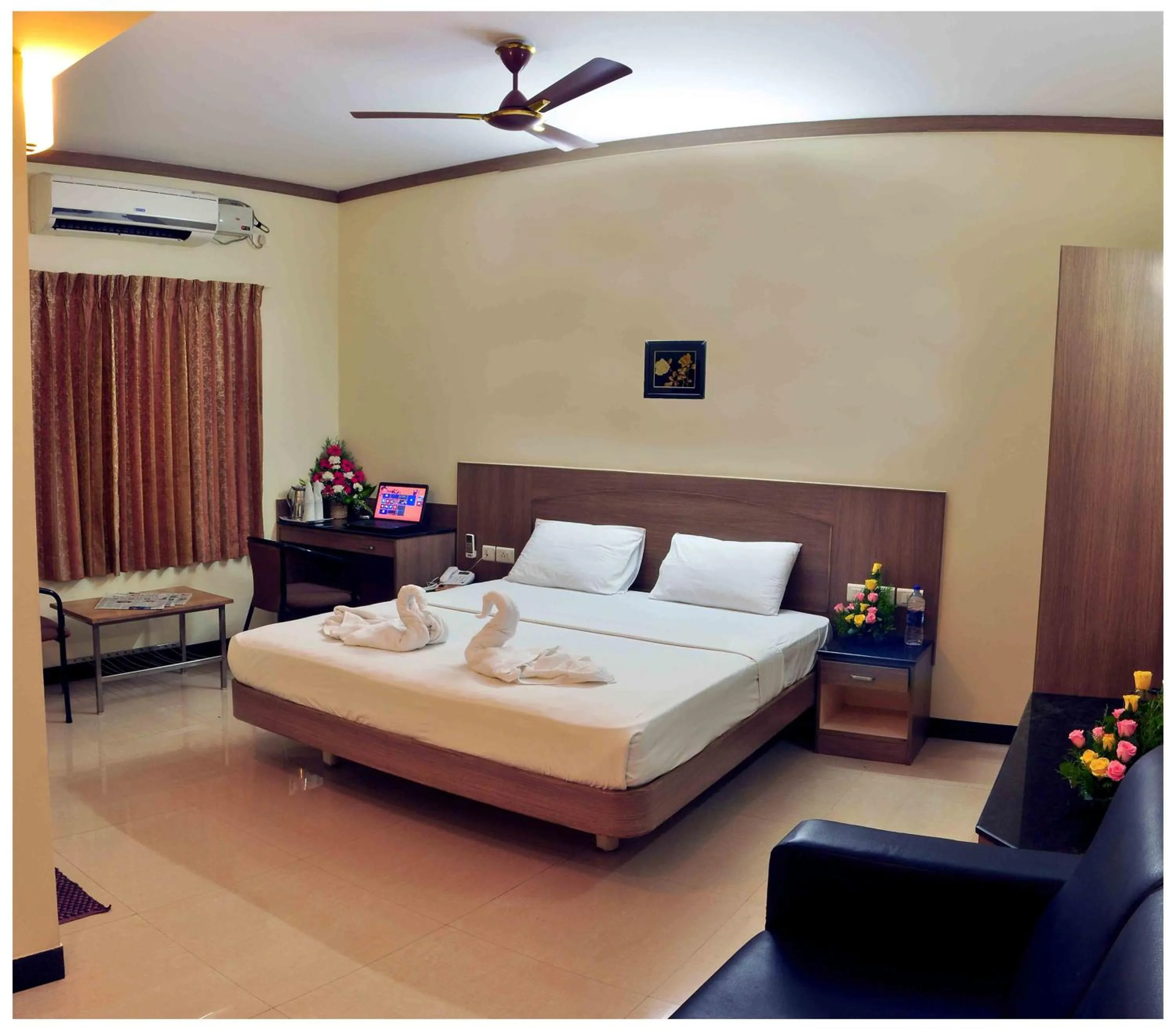 Bedroom, Bed in SK Residency