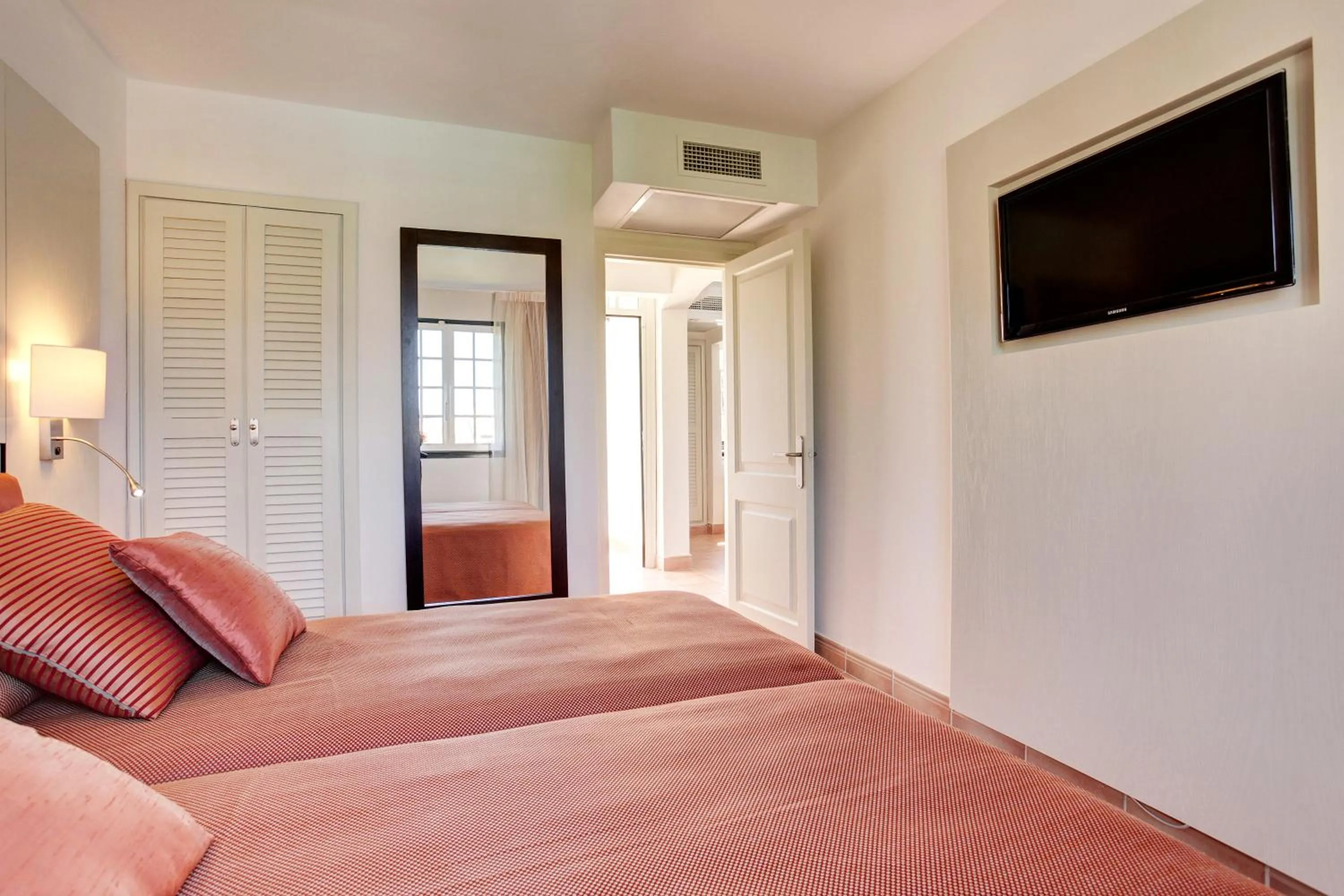 Bedroom, Bed in Grupotel Club Menorca