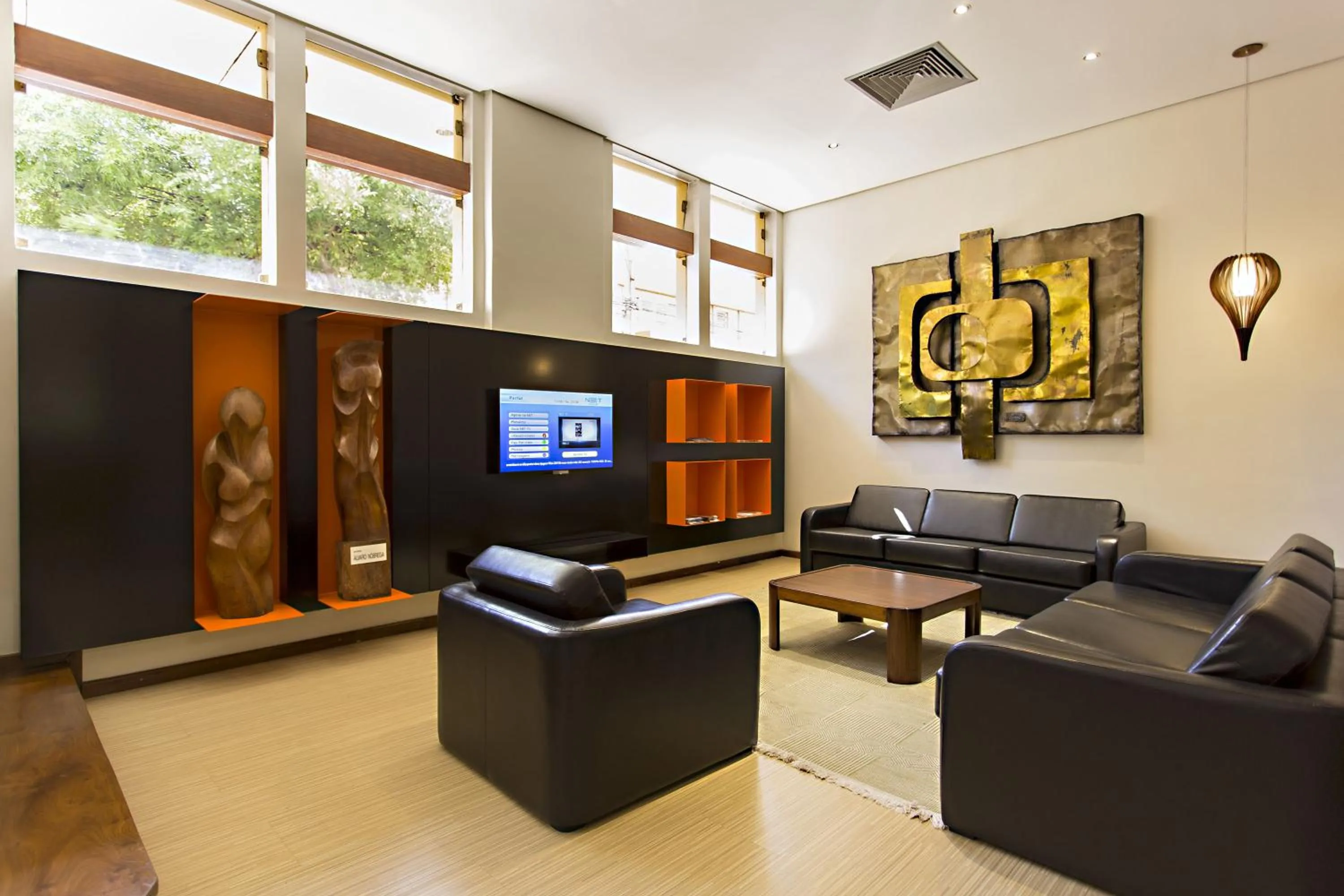 Communal lounge/ TV room in Black Stream Hotel