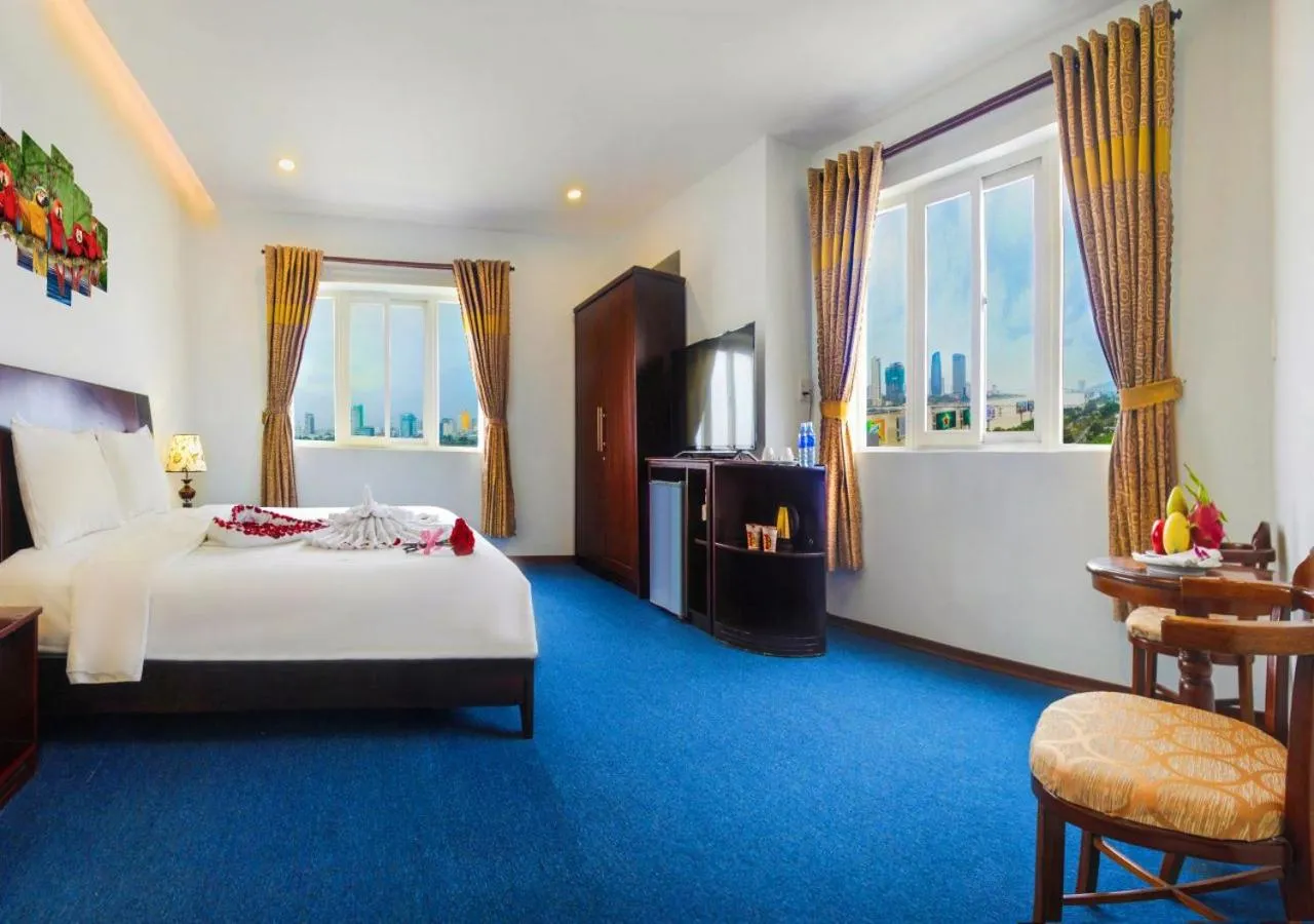 Photo of the whole room, Bed in Legacy Riverside Da Nang