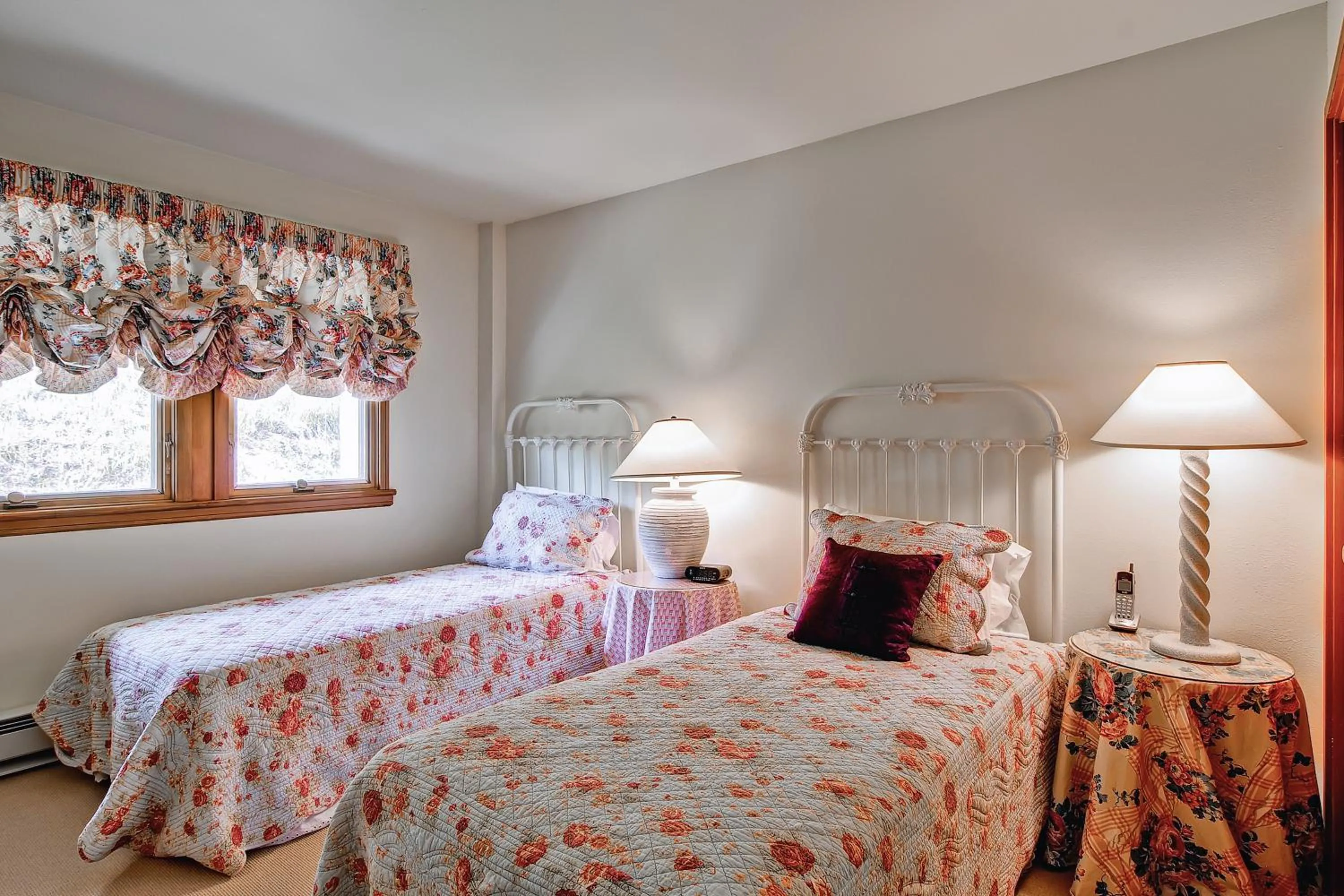 Bed in Highlands Lodge #107