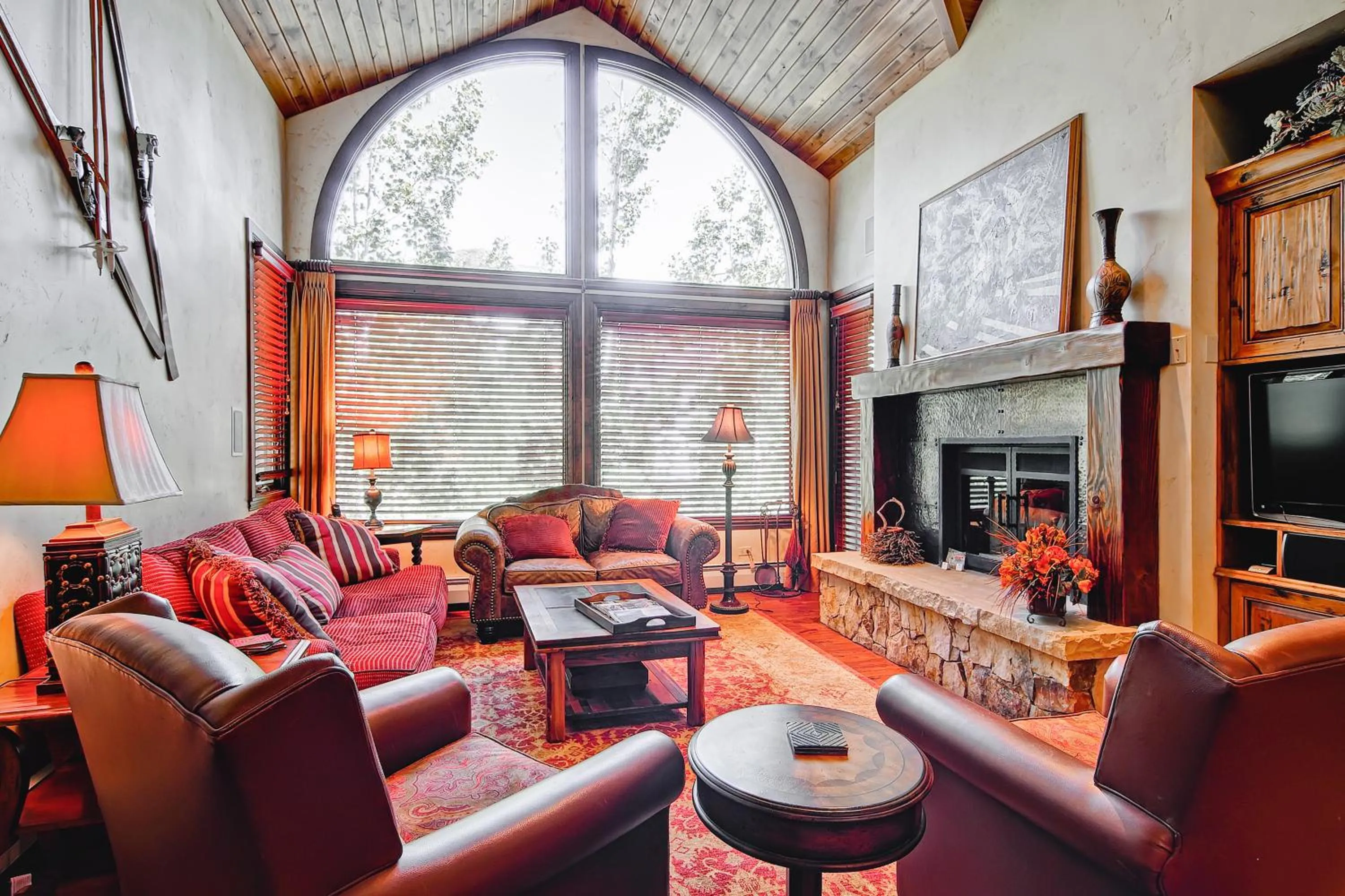 Seating Area in Highlands Lodge #107