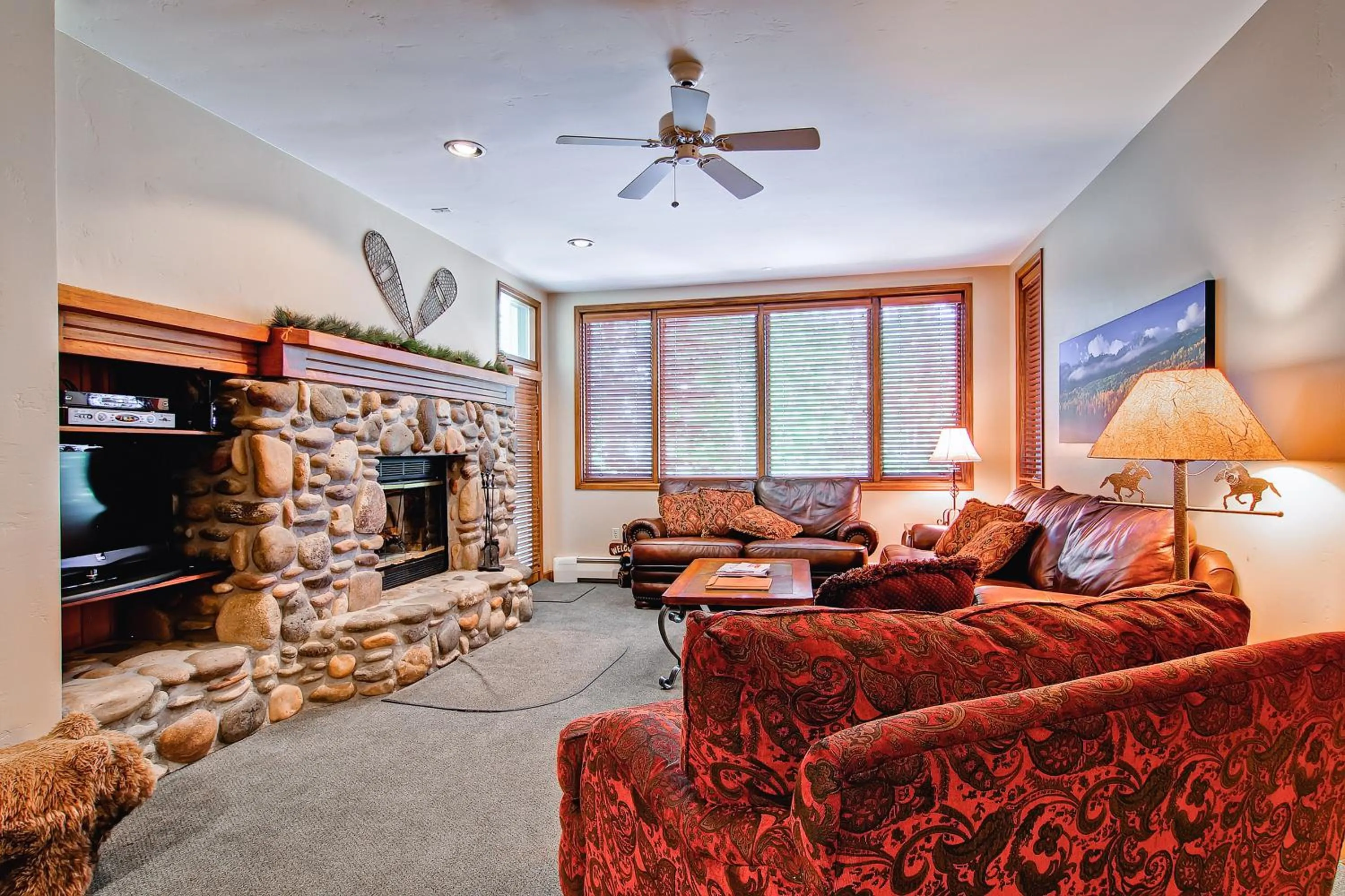 Living room, Seating Area in Highlands Lodge #107